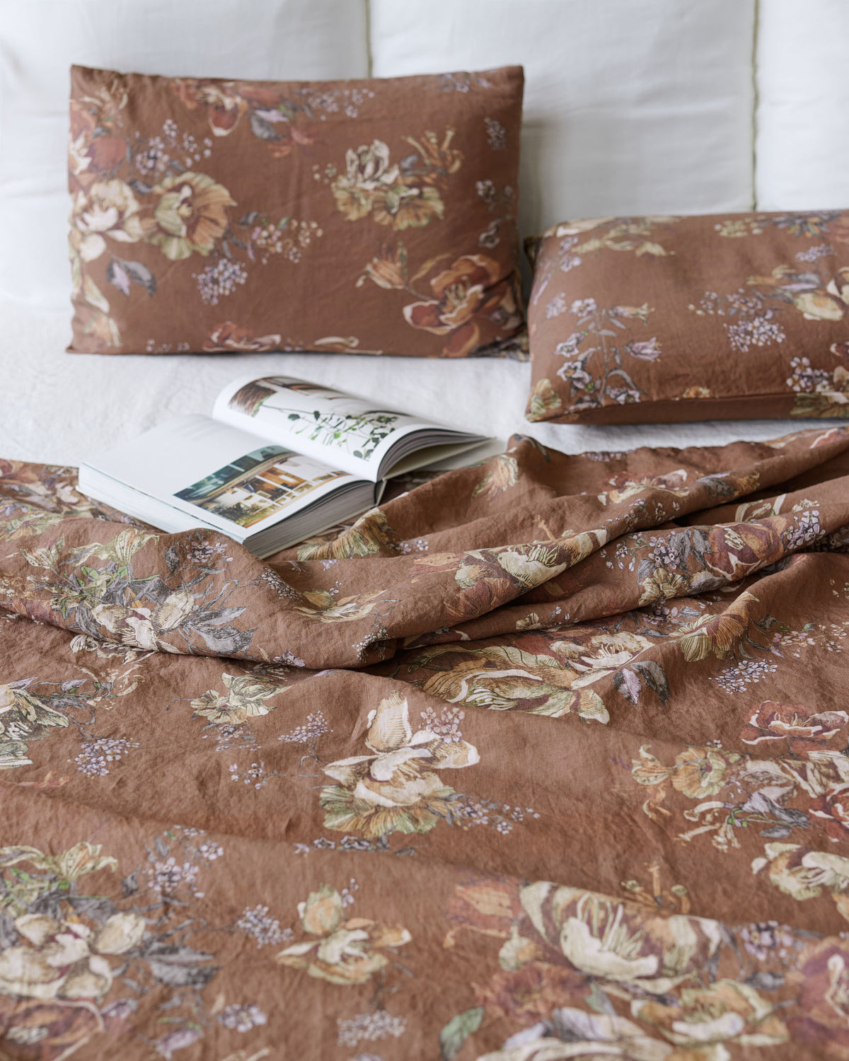 Heritage garden print linen flat sheet