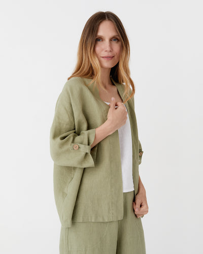 Linen kimono jacket BANOS in Sage - MagicLinen modelBoxOn