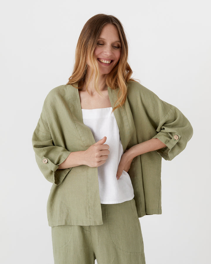 Linen kimono jacket BANOS in Sage - MagicLinen modelBoxOn