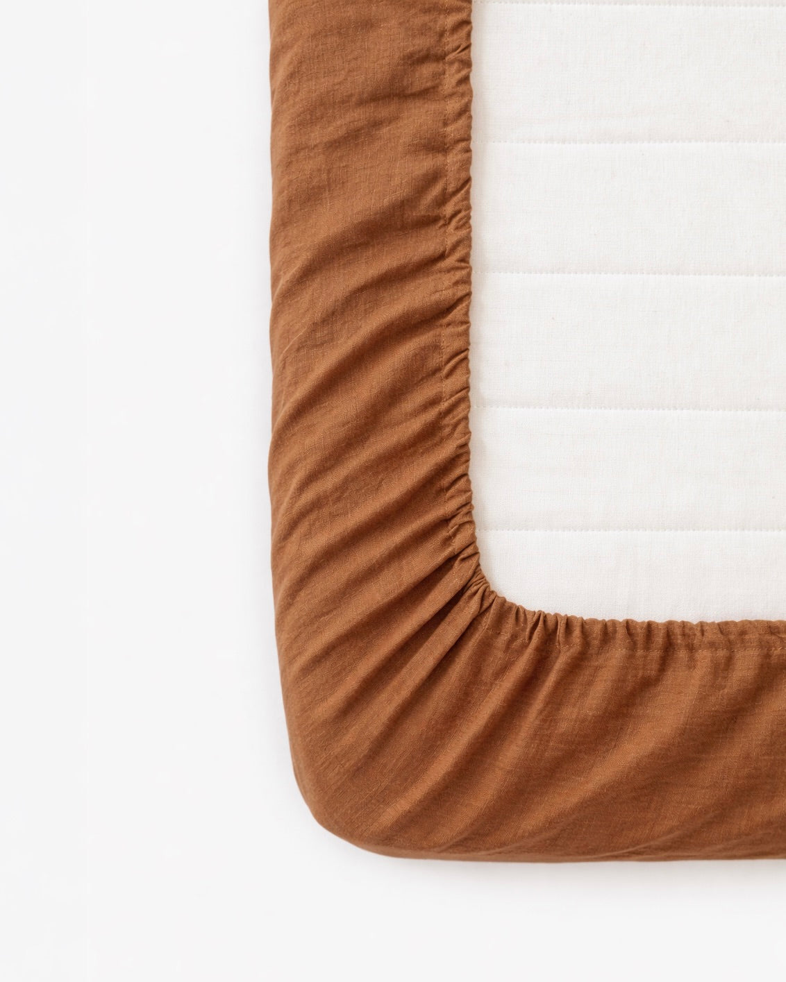 Zimtfarbenes Leinen-Spannbettlaken