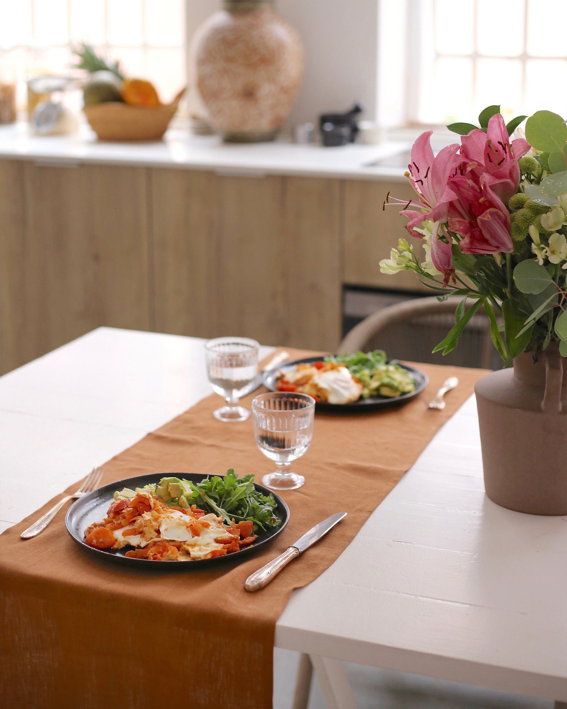 Linen table runner in Cinnamon - MagicLinen