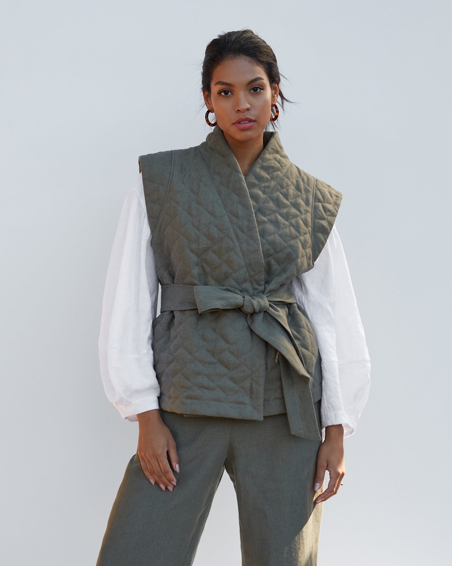 Linen quilted vest FONNI in Dark green | MagicLinen modelBoxOn