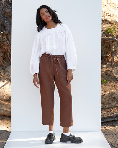 Linen pants Fuji in Cacao brown | MagicLinen modelBoxOn