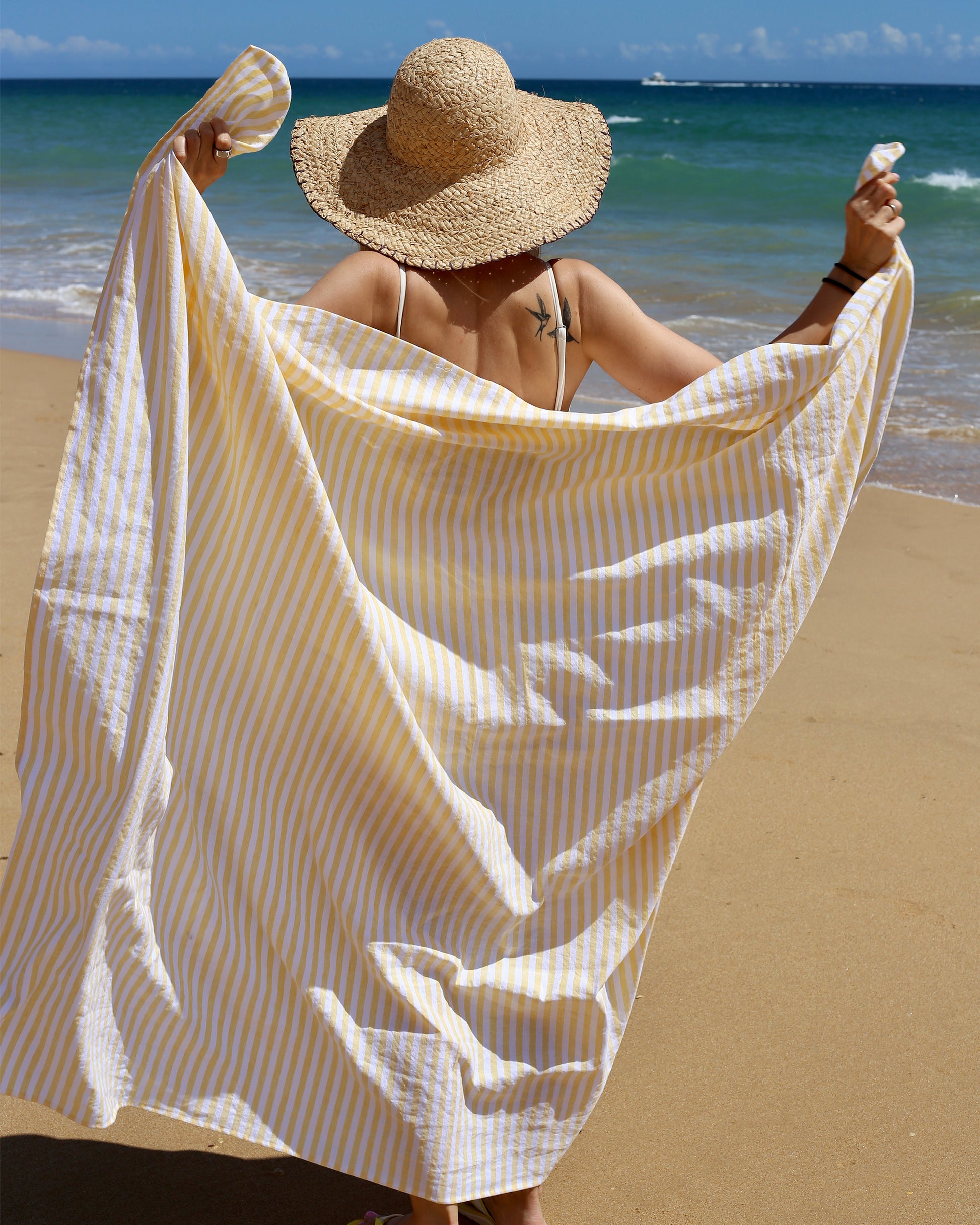 Linen beach towel in Striped yellow - MagicLinen