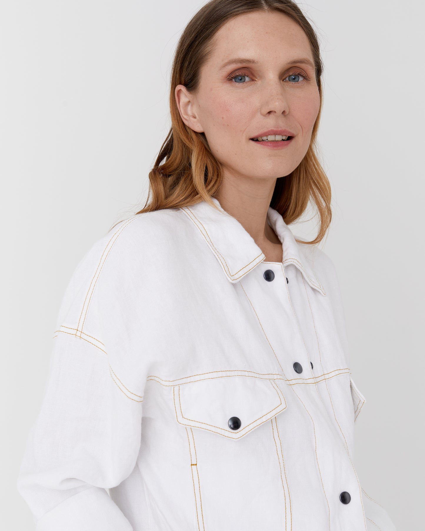 Cropped linen jacket LEURA in White - MagicLinen