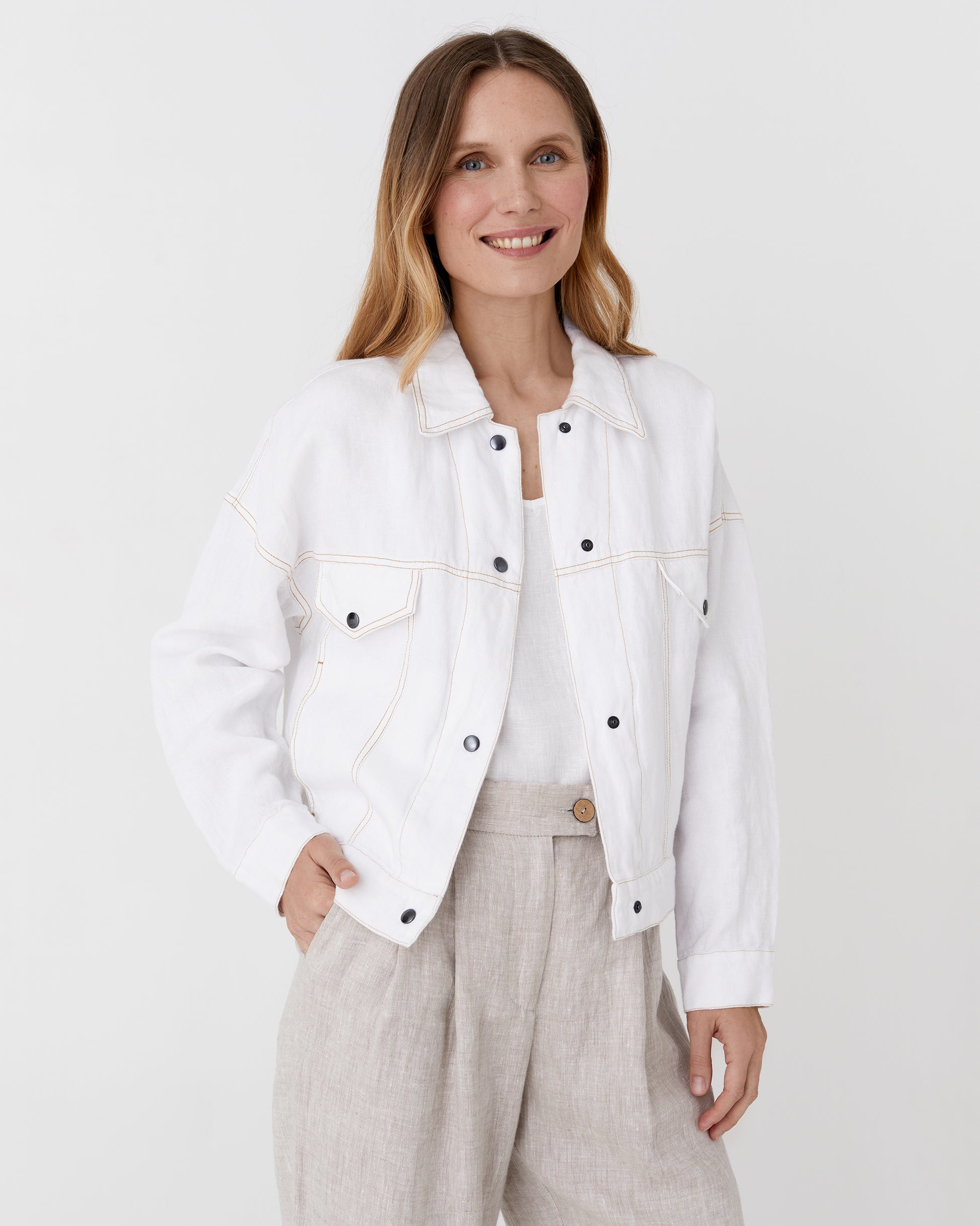Cropped linen jacket LEURA in White MagicLinen