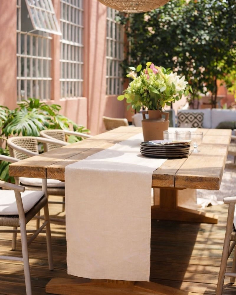 Linen table runner in Natural linen