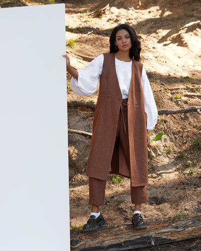 Linen long waistcoat ORISTANO in Cacao brown | MagicLinen modelBoxOn