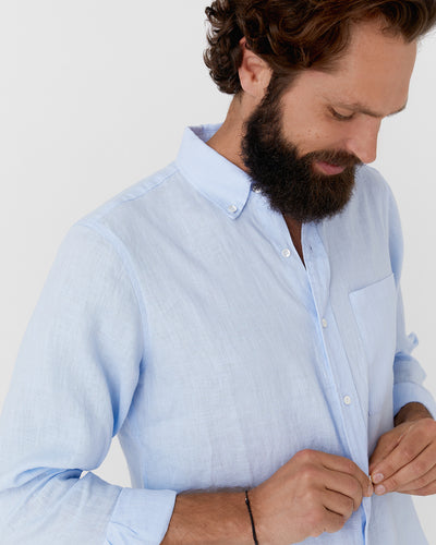 Men's linen shirt PERUGIA in Sky blue - MagicLinen modelBoxOn