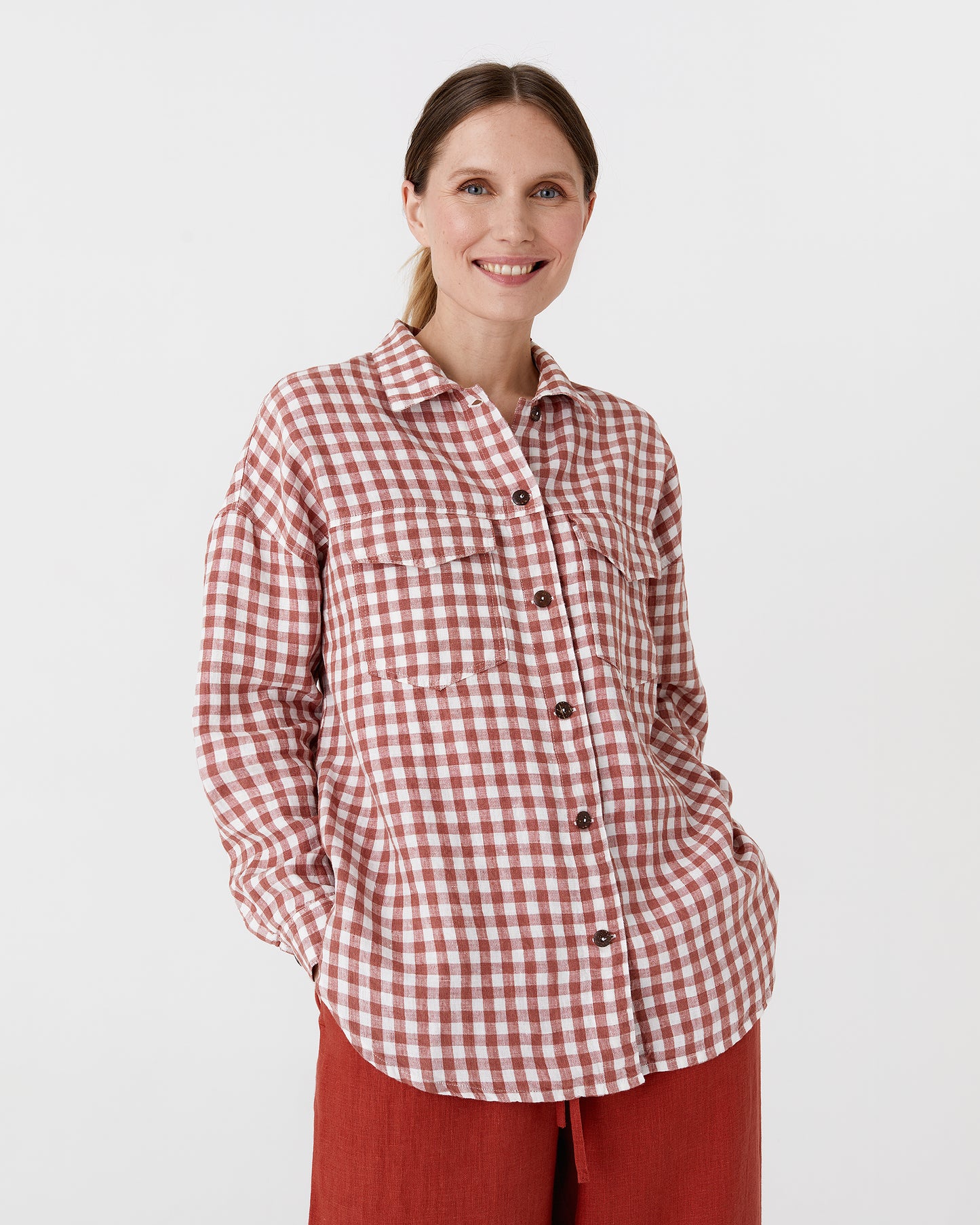 Oversized linen shirt SUMBA in Clay gingham - MagicLinen modelBoxOn