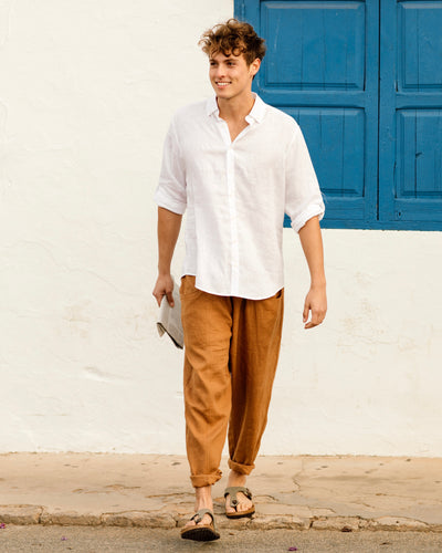 Men's linen pants TRUCKEE in cinnamon - MagicLinen modelBoxOn2
