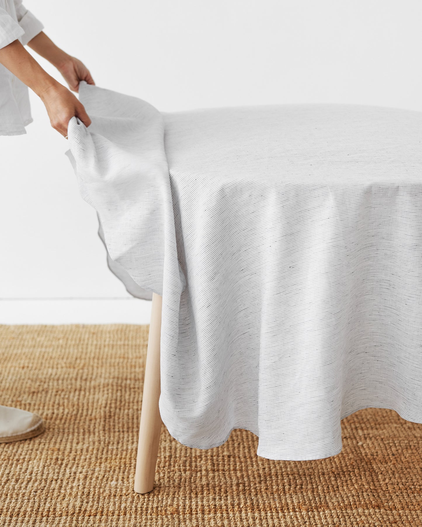 Round linen tablecloth in Pinstripe black
