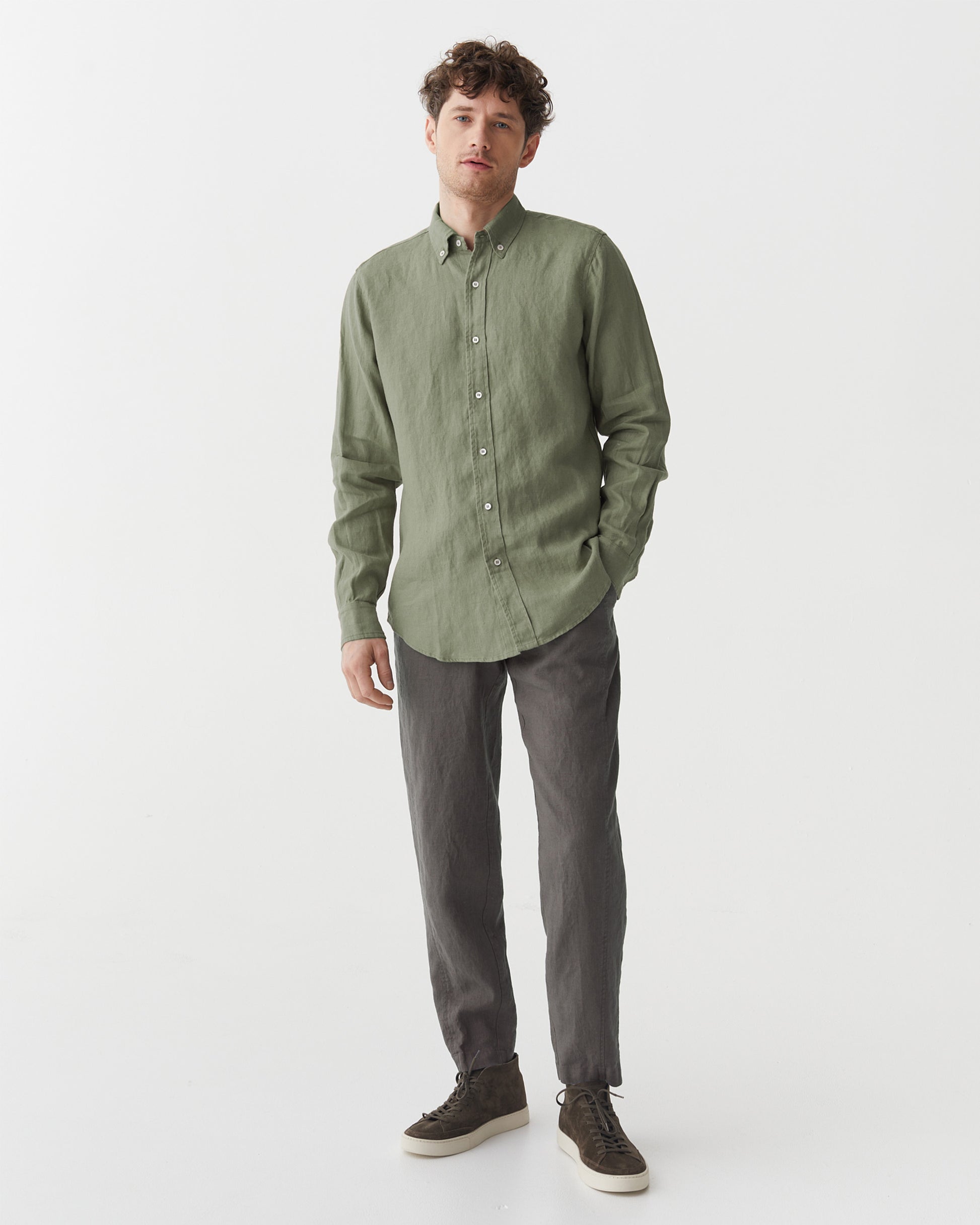 Men's Linen Shirt BOSTON in Mist green | MagicLinen modelBoxOn