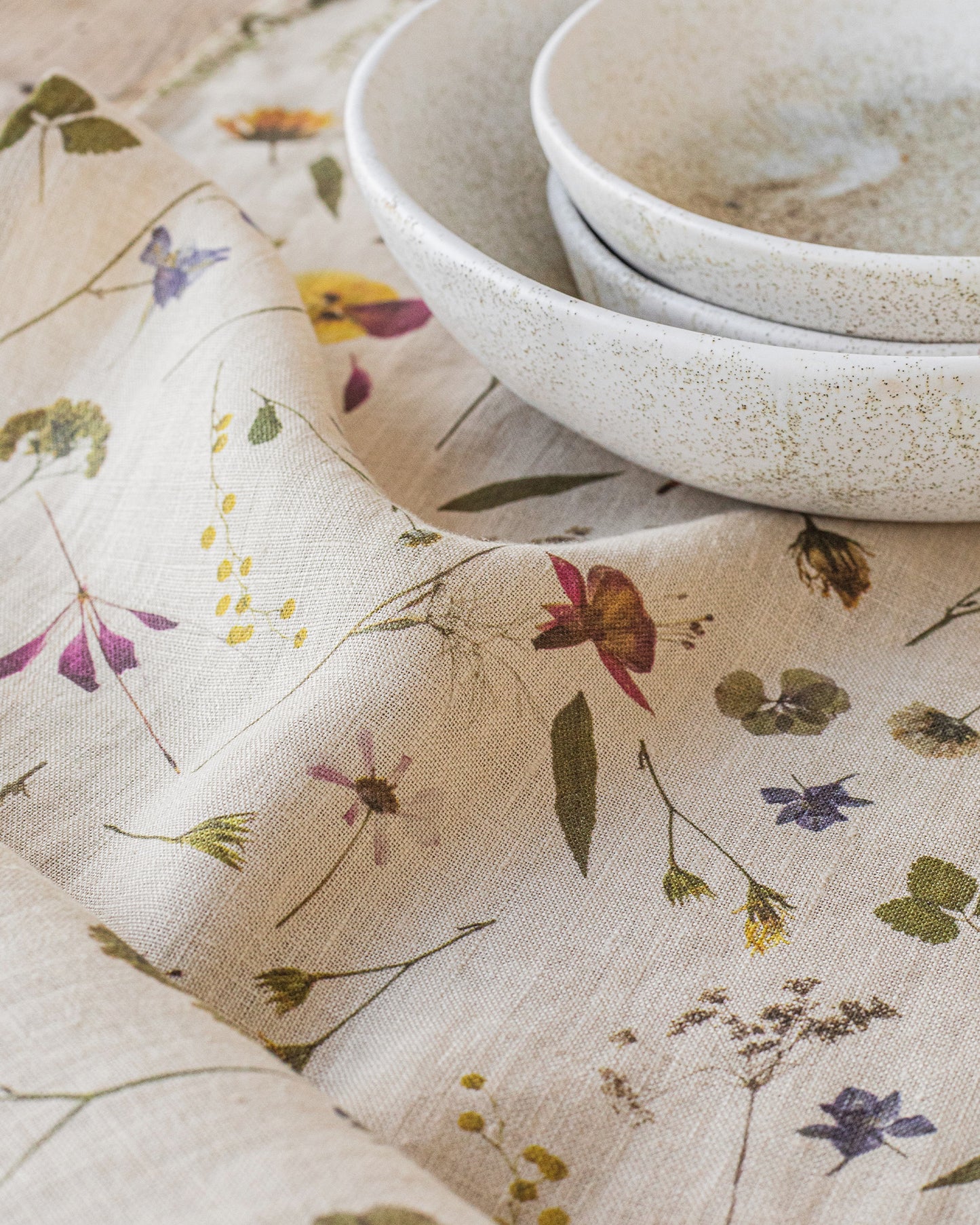 Linen table runner in Botanical print