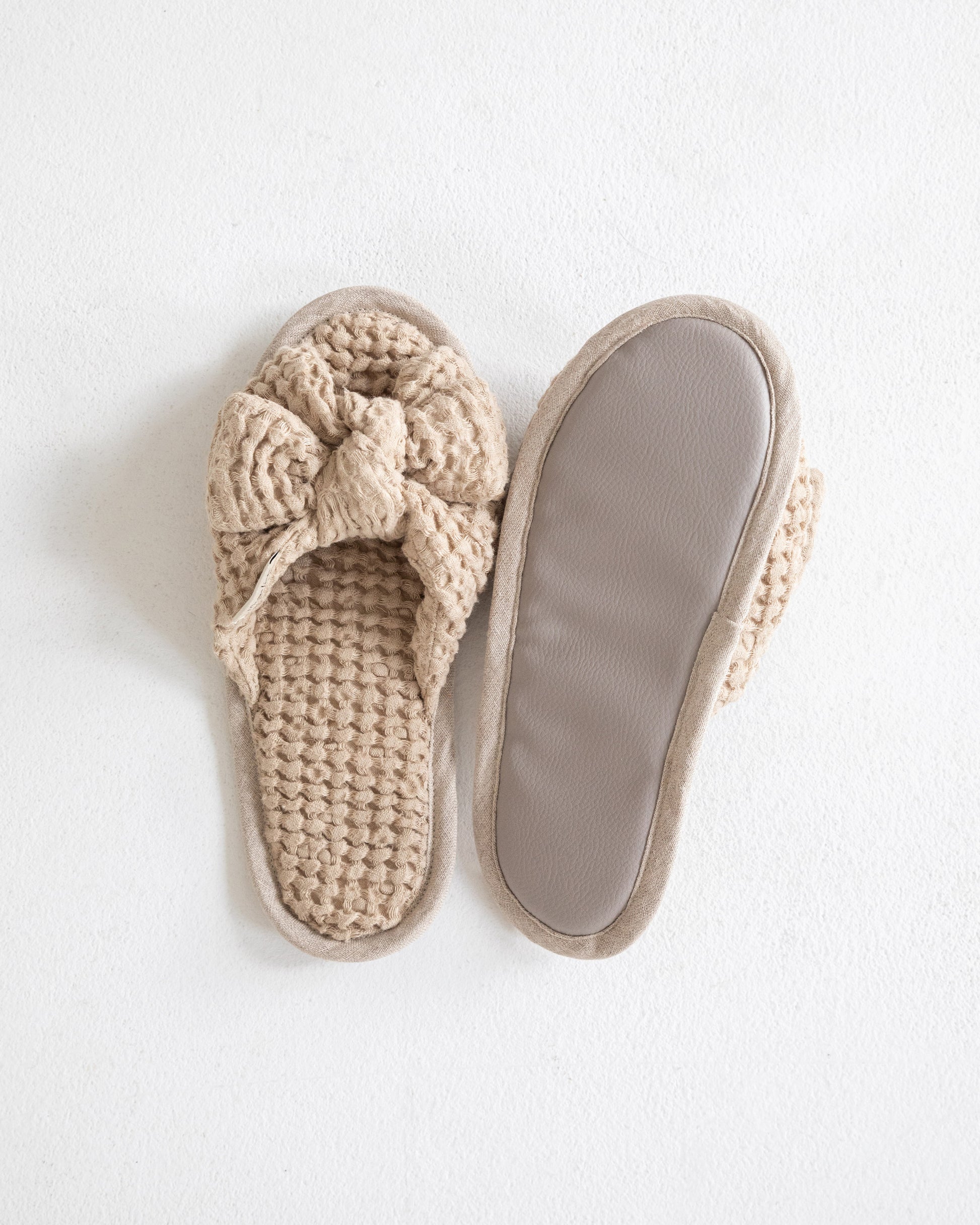 Bow tie waffle linen unisex slippers | Unisex | MagicLinen