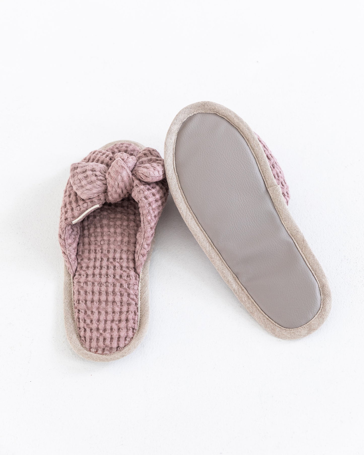 Bow tie waffle linen unisex slippers | Unisex | MagicLinen