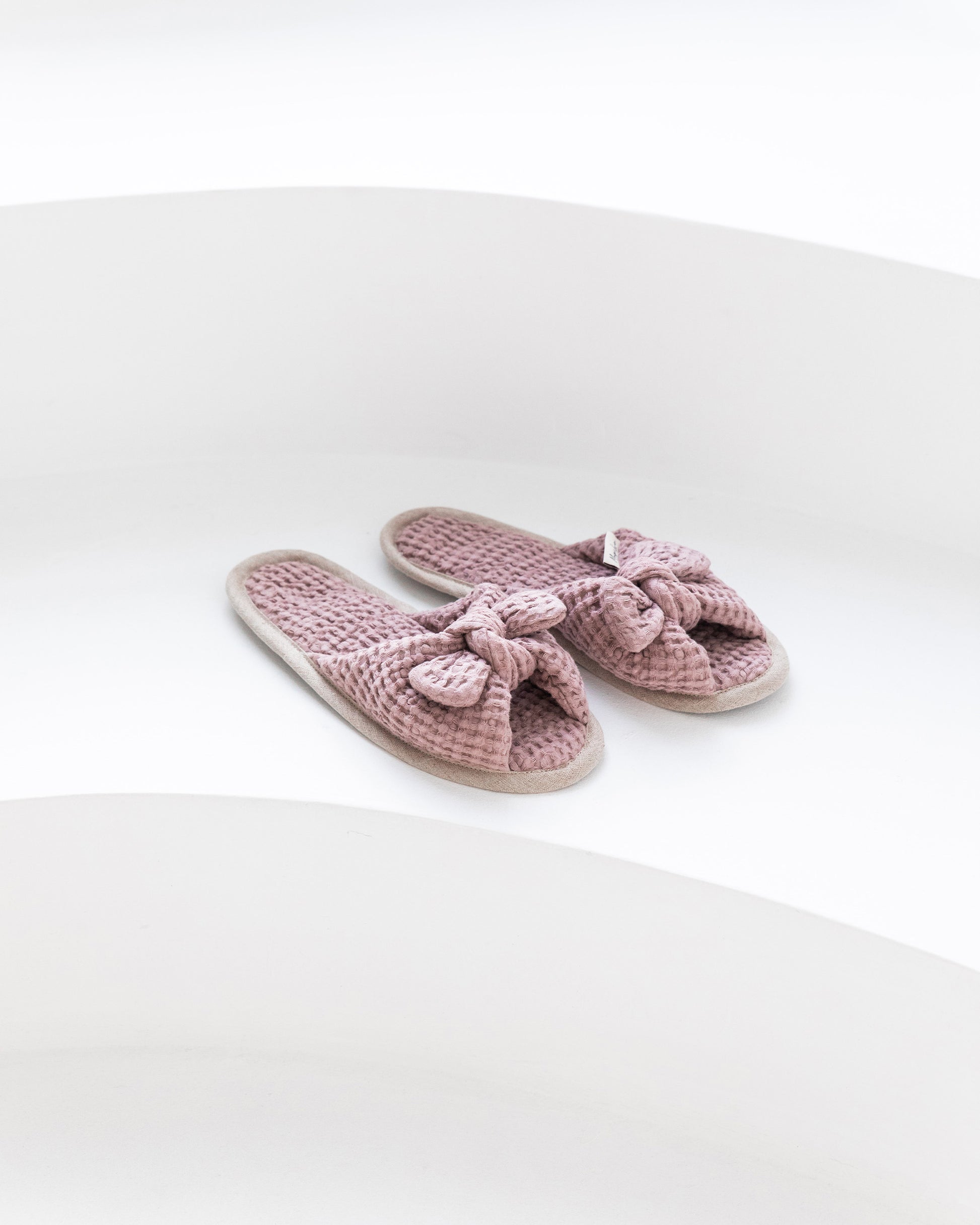 Bow tie waffle linen unisex slippers | Unisex | MagicLinen