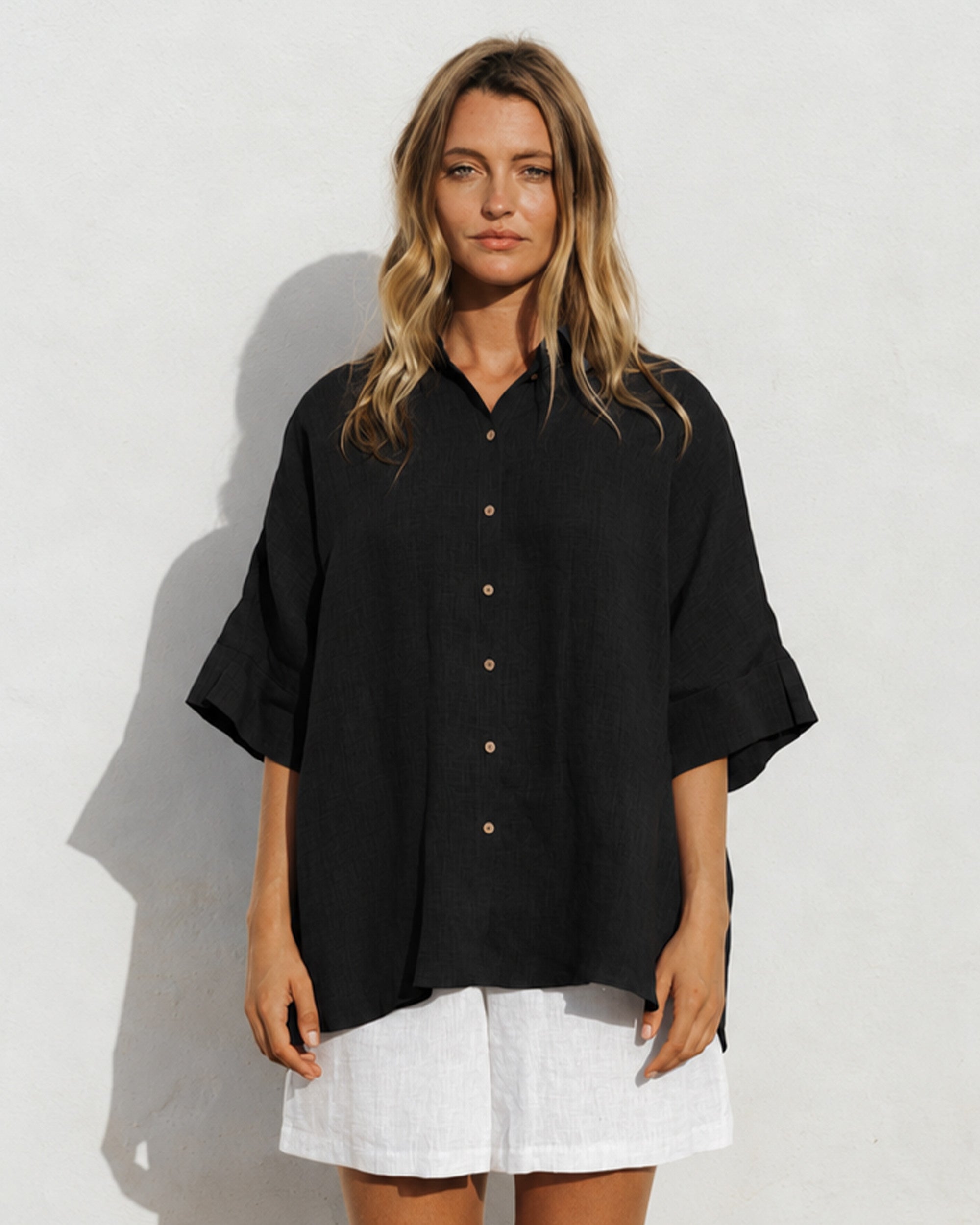 Short-sleeved Linen Top CABRERA in Black | MagicLinen