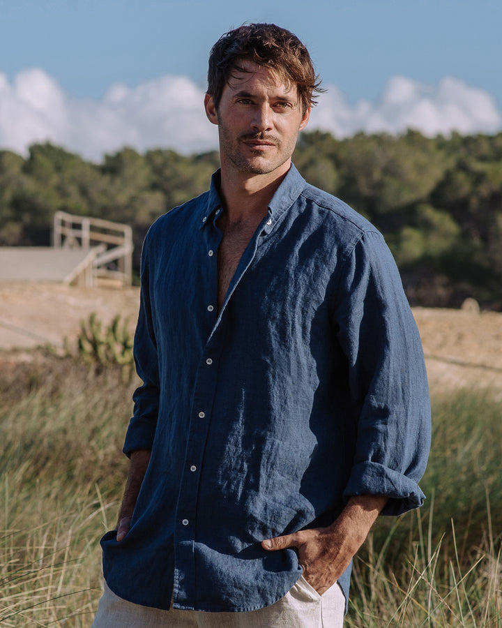 Classic men's linen shirt SINTRA in Deep navy blue | MagicLinen modelBoxOn2