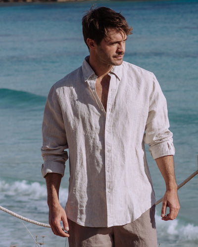 Classic men's linen shirt SINTRA in Natural melange | MagicLinen modelBoxOn2