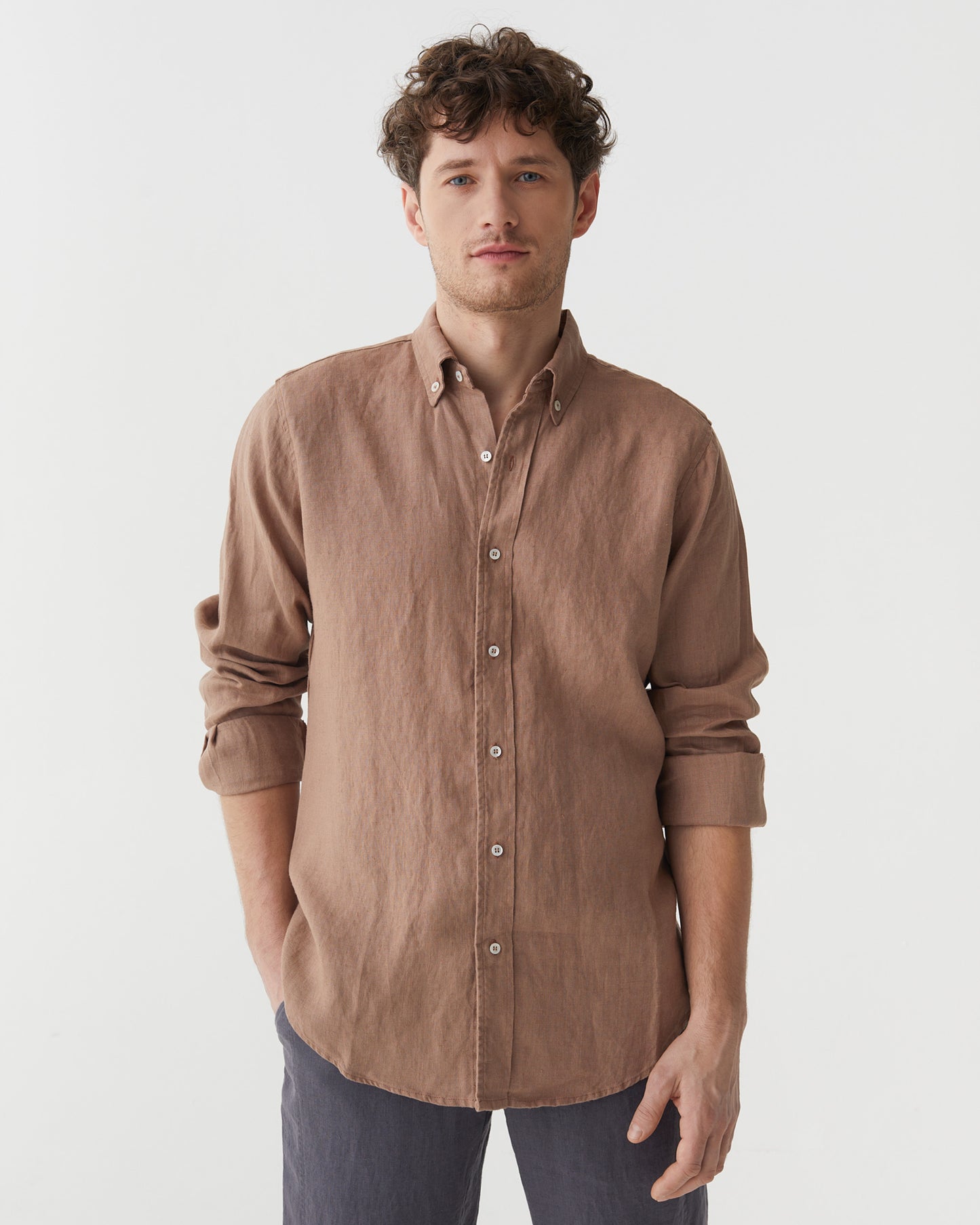 Classic men's linen shirt SINTRA in Pastel brown | MagicLinen modelBoxOn