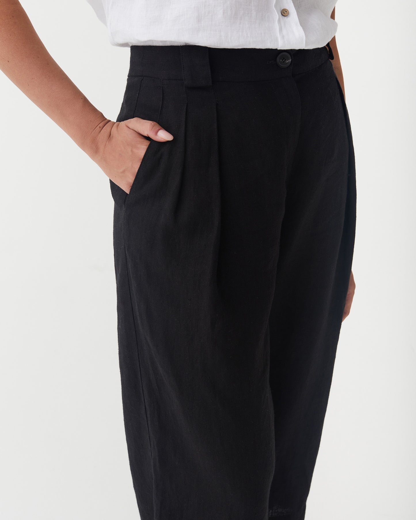 Cropped Linen Pants ISCHIA in Black | MagicLinen