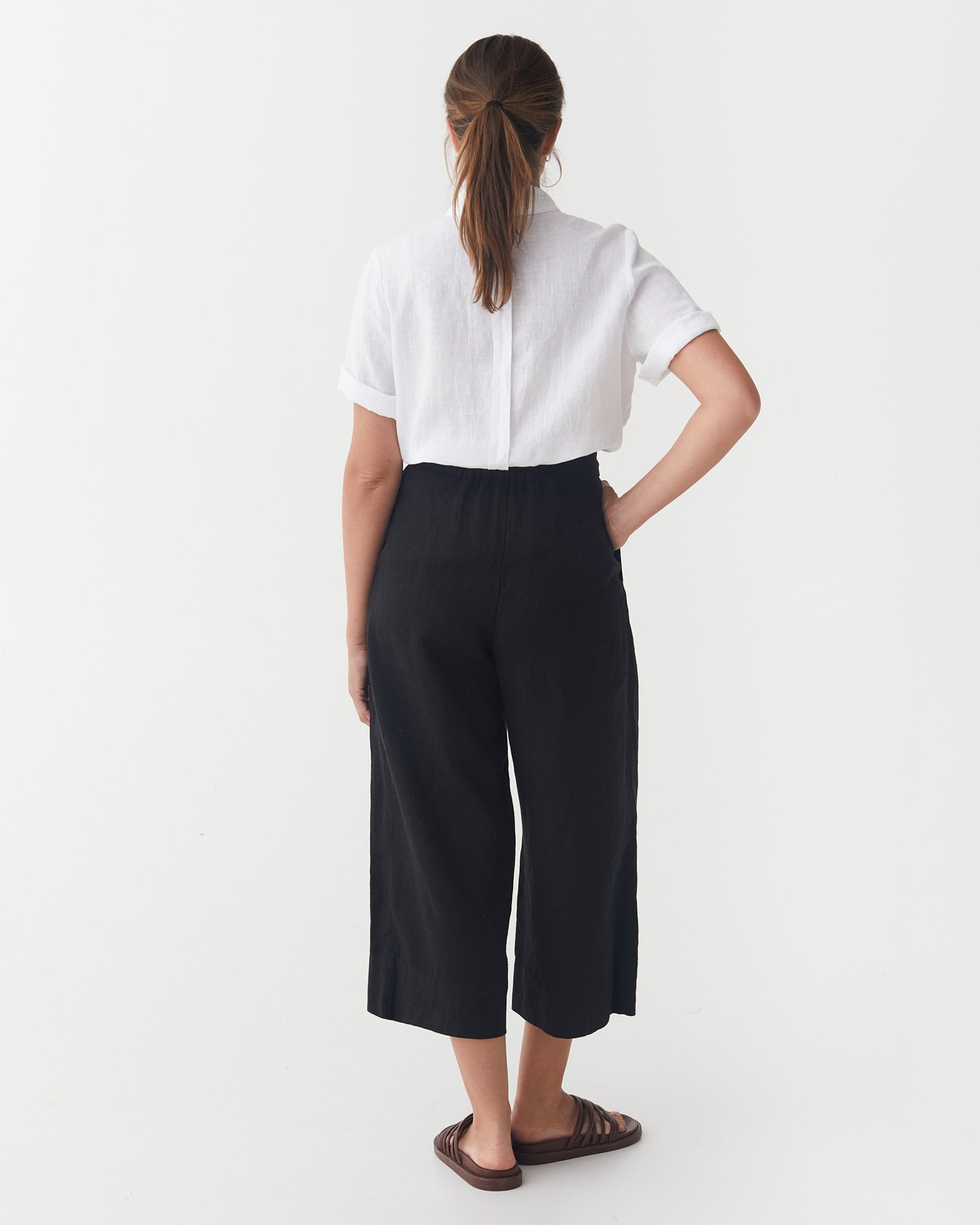 Cropped Linen Pants ISCHIA in Black | MagicLinen