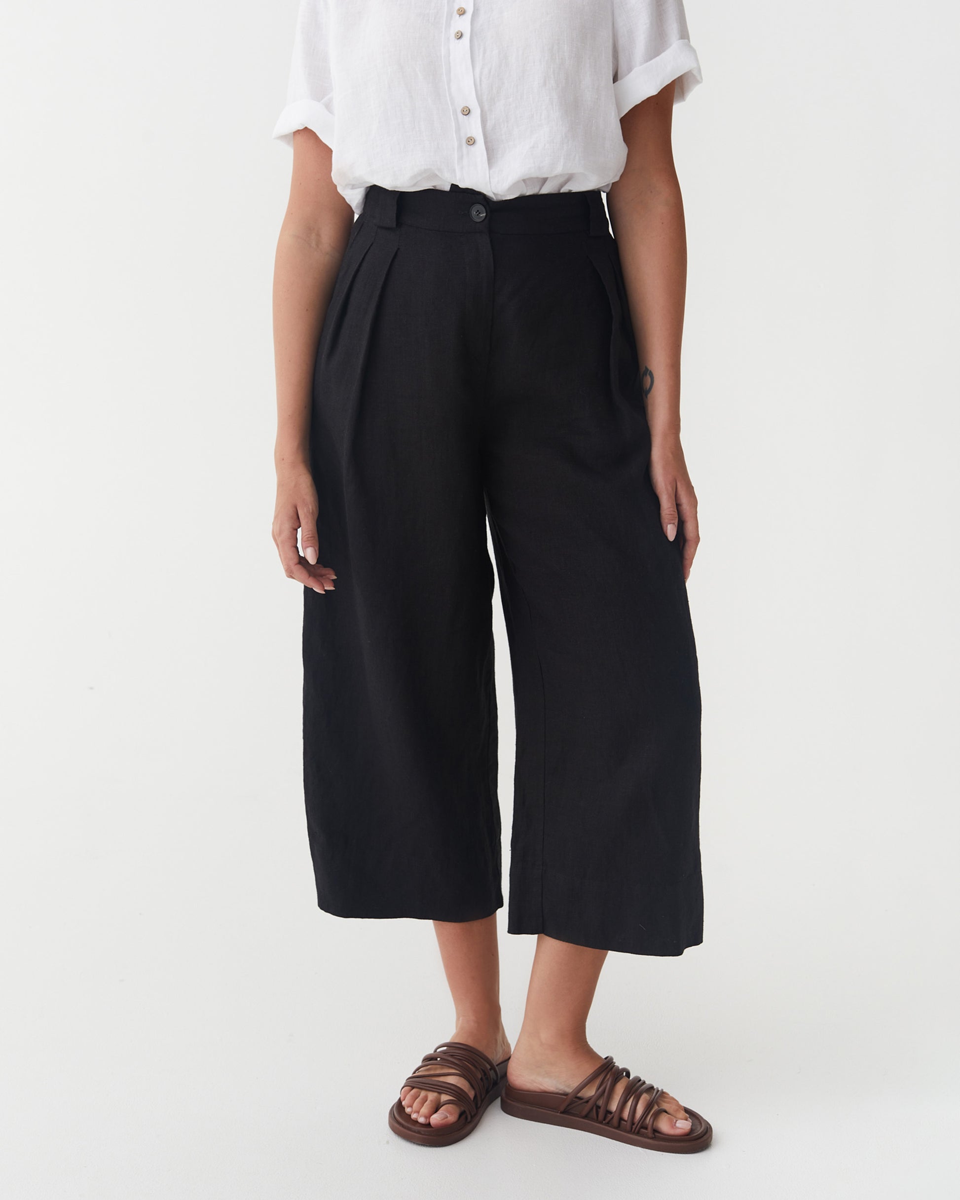 Cropped Linen Pants ISCHIA in Black | MagicLinen