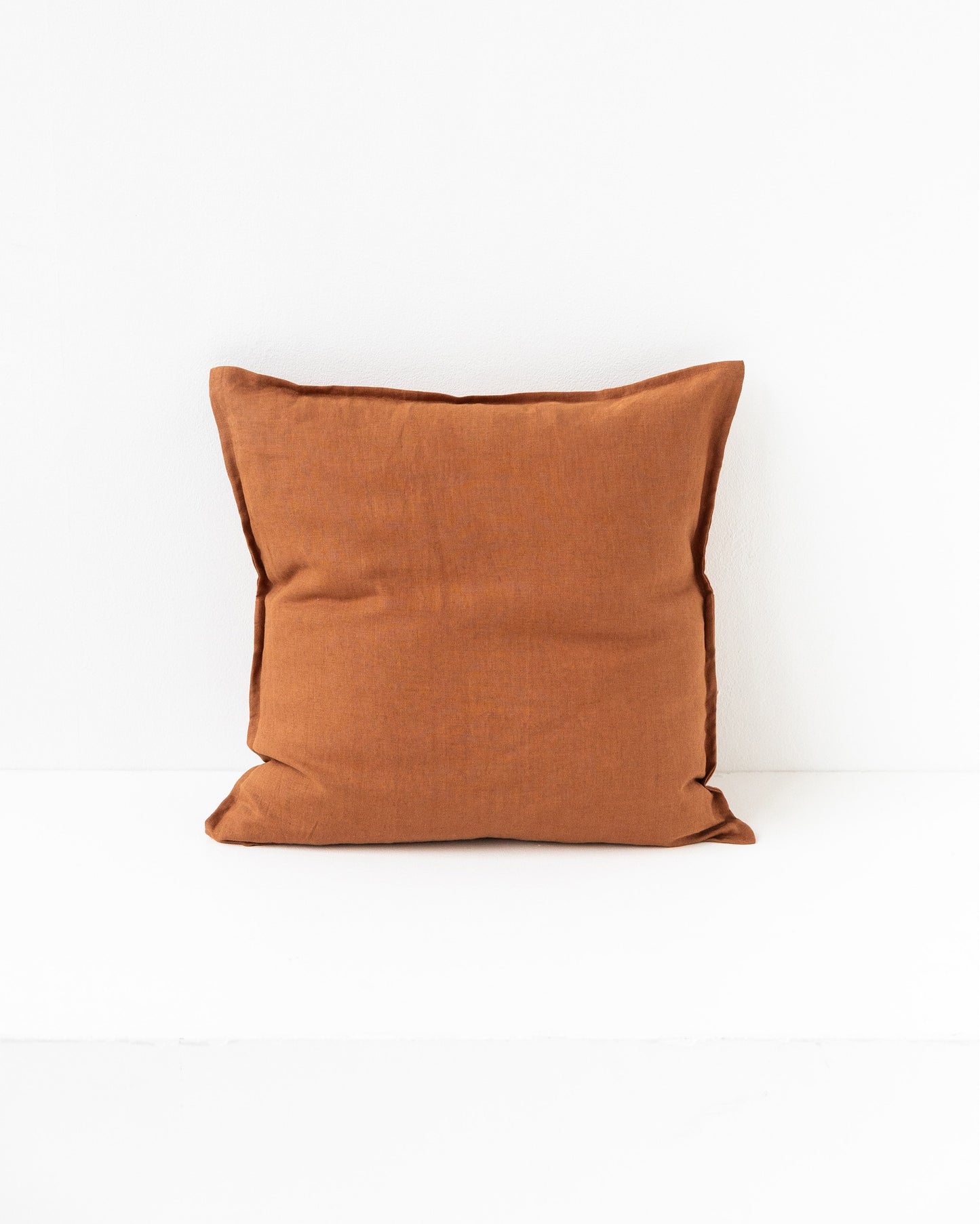 Deco pillow cover with buttons in Cinnamon | MagicLinen