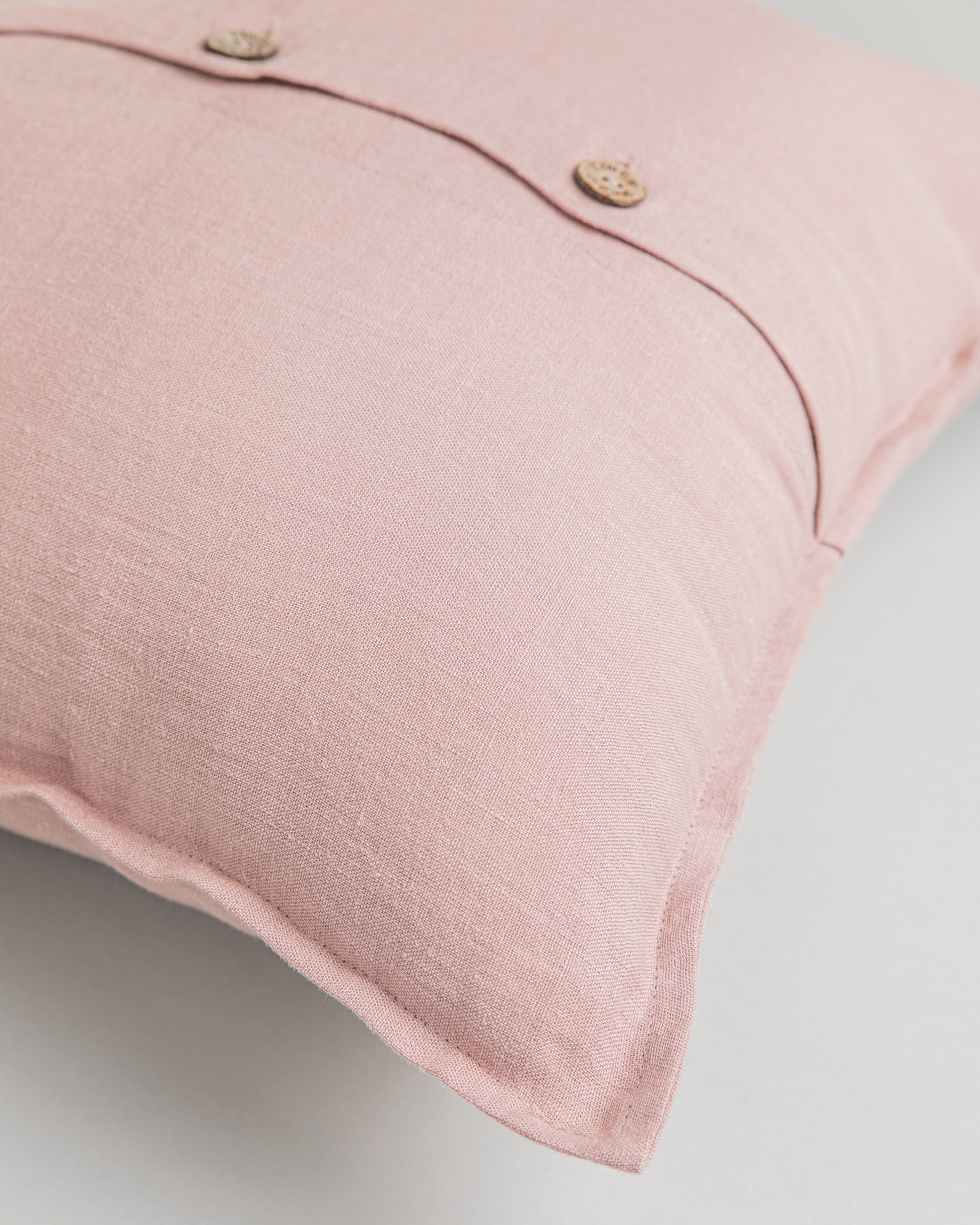 Deco pillow cover with buttons in Woodrose - MagicLinen