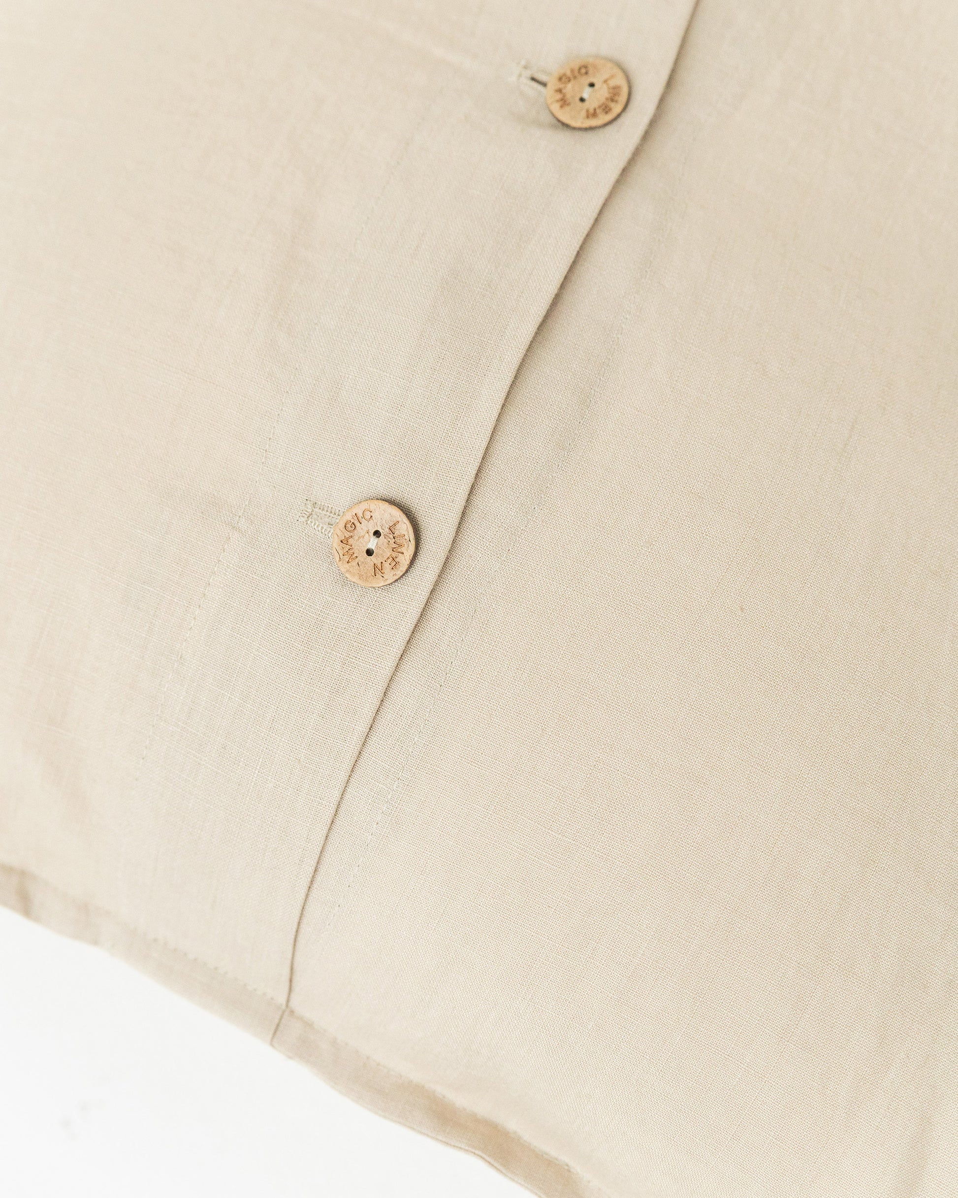 Deco pillow cover with buttons in Natural linen | MagicLinen