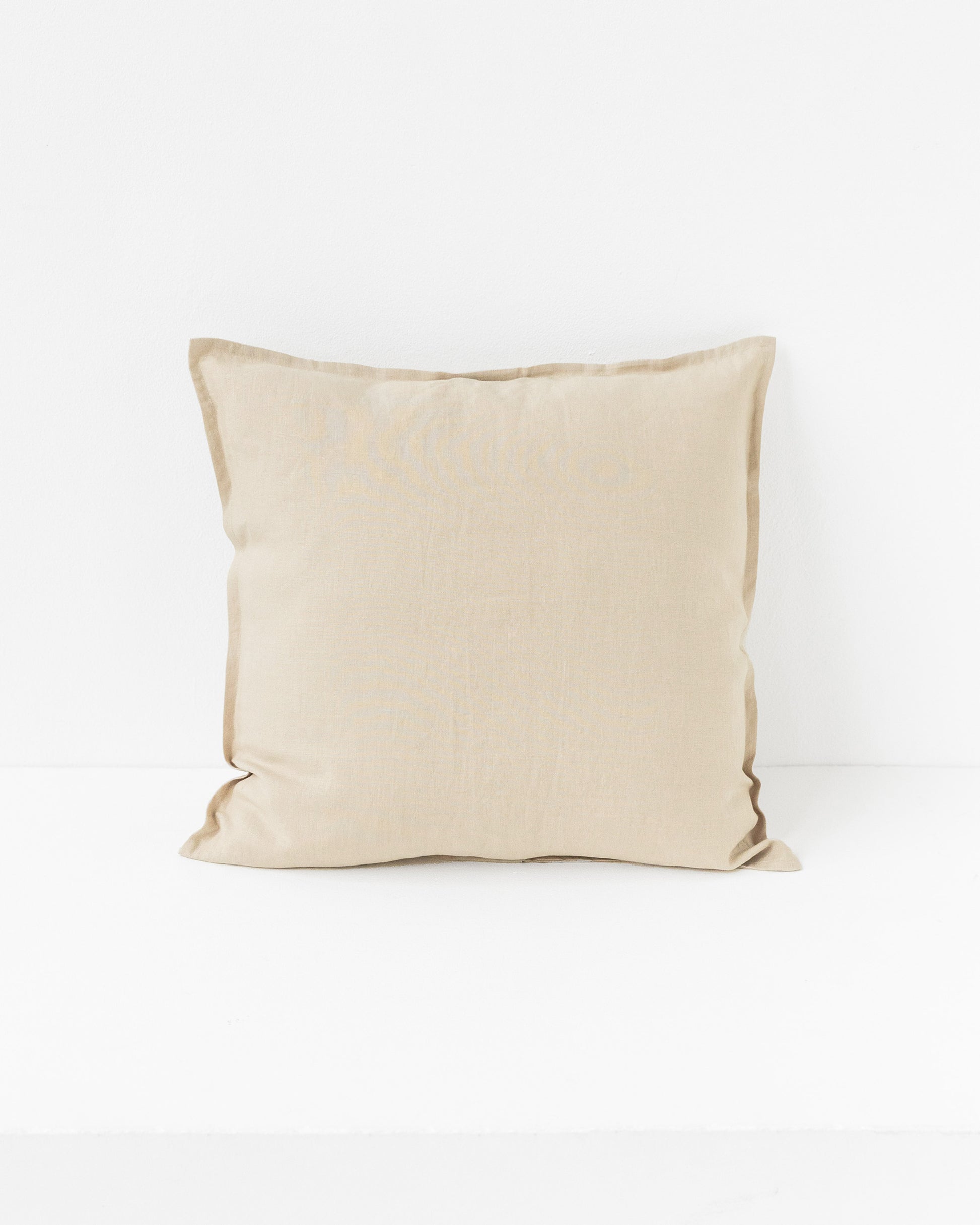 Deco pillow cover with buttons in Natural linen | MagicLinen