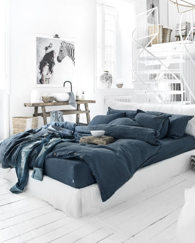 Deep navy blue Linen Duvet Set | MagicLinen