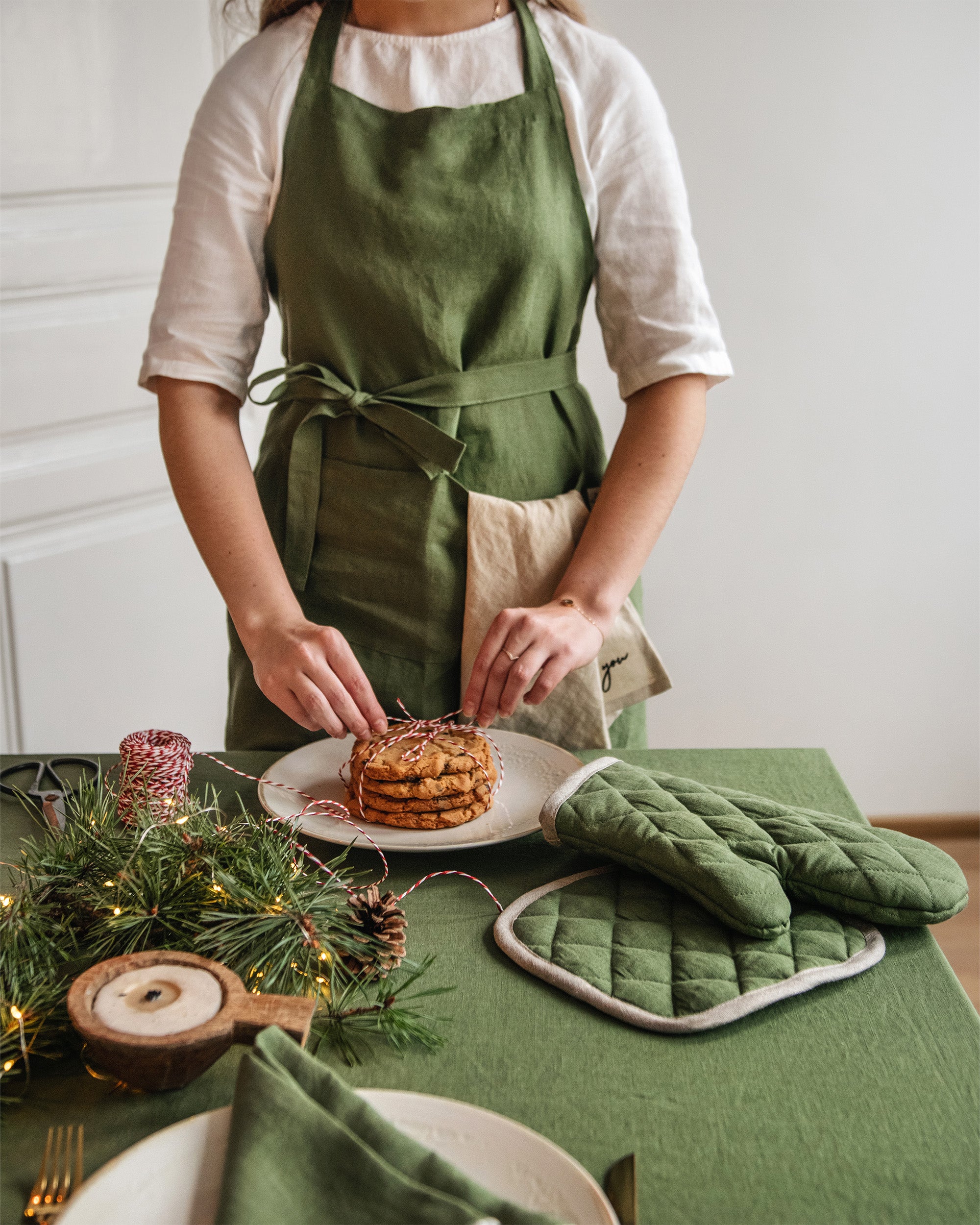 Linen Oven Mitt in Forest green | MagicLinen