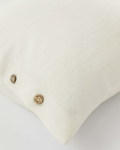 Linen pillowcase with buttons in Ivory