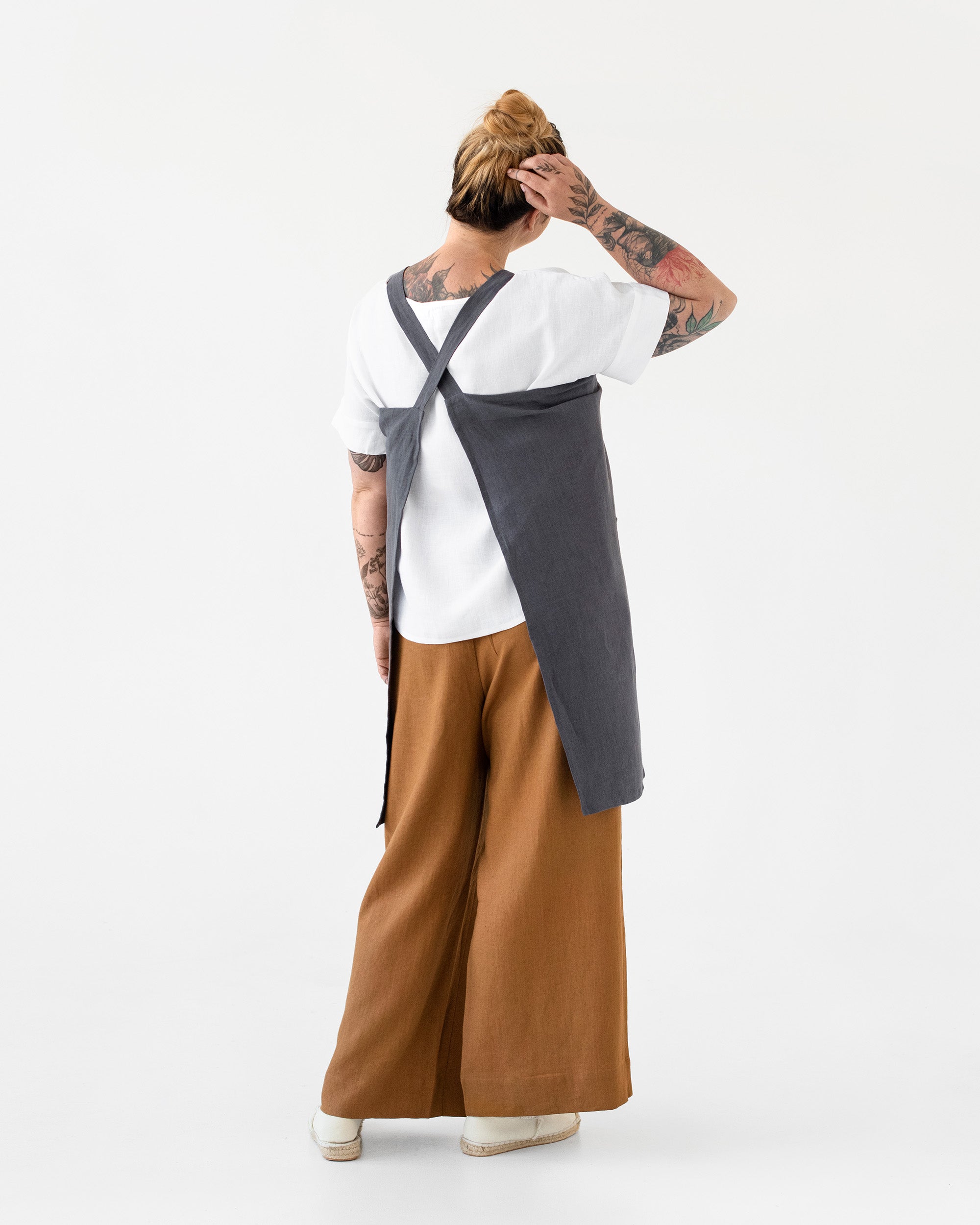 Japanese cross-back linen apron in Charcoal gray | MagicLinen