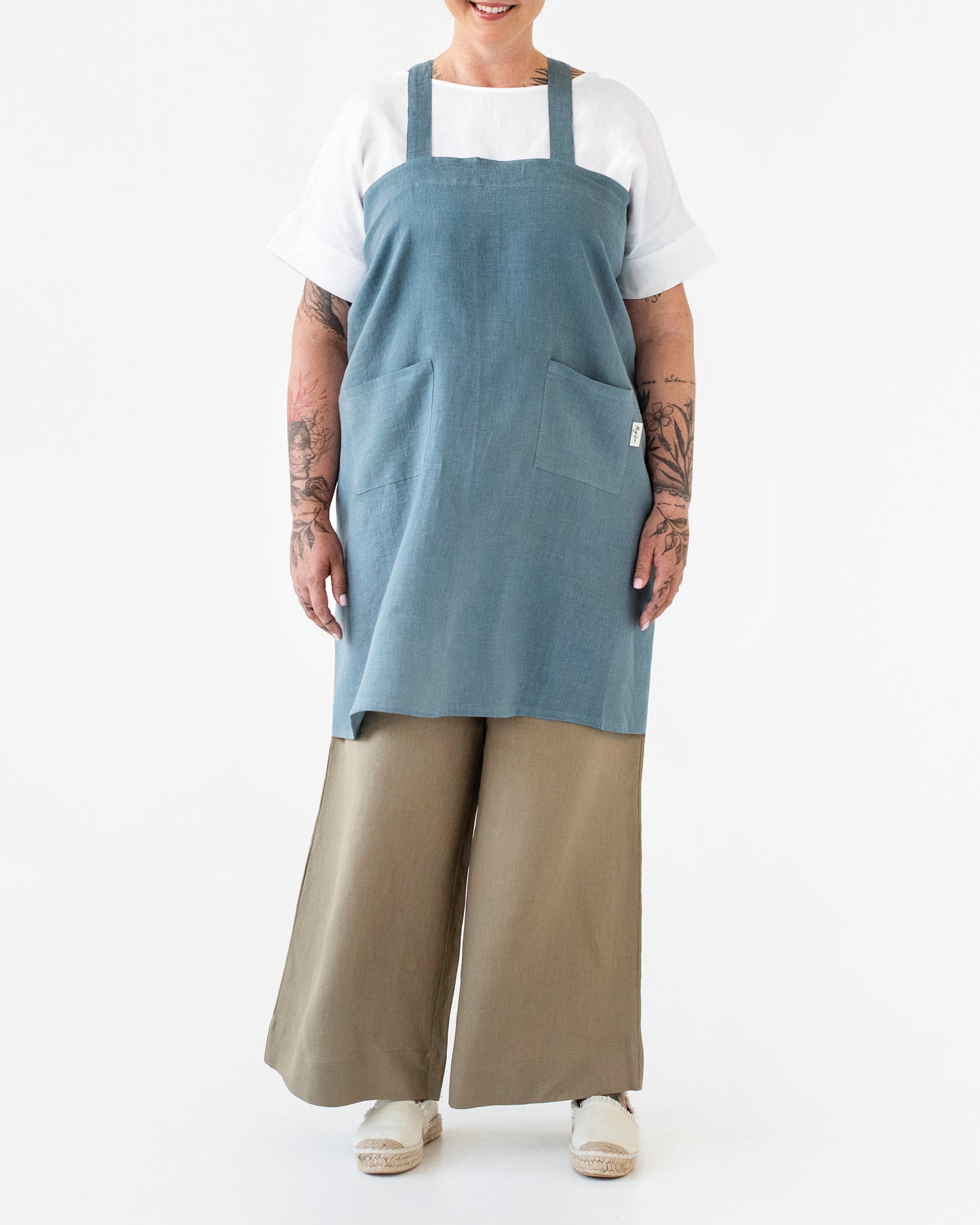 Japanese cross-back linen apron in Gray blue - MagicLinen