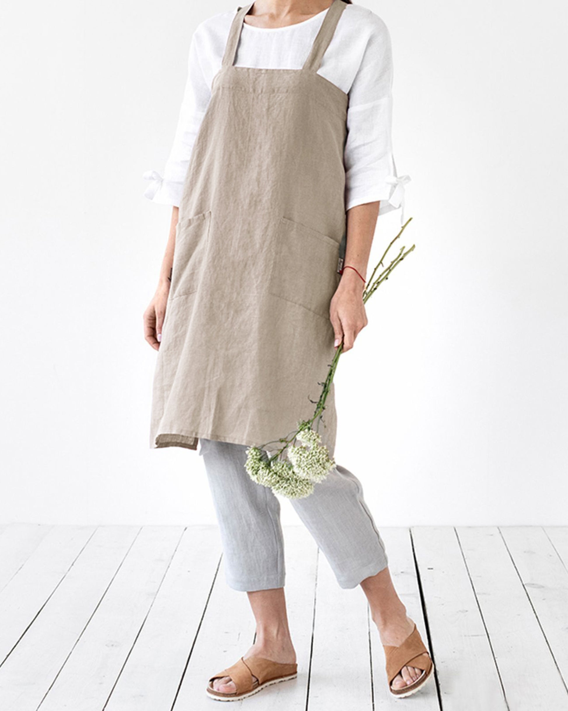 Japanese cross-back linen apron in Natural linen | MagicLinen