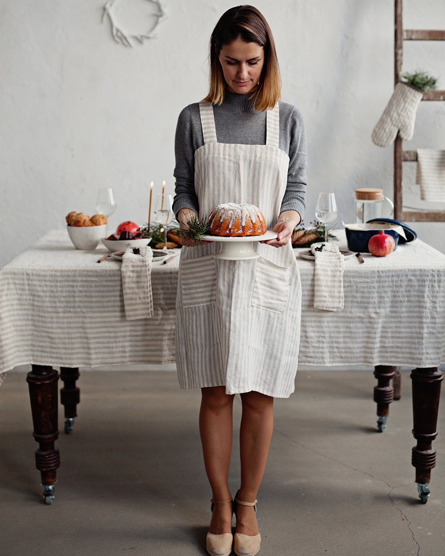 Japanese cross-back linen apron in Striped in natural