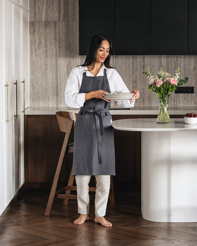 Linen bib apron in Charcoal gray | MagicLinen