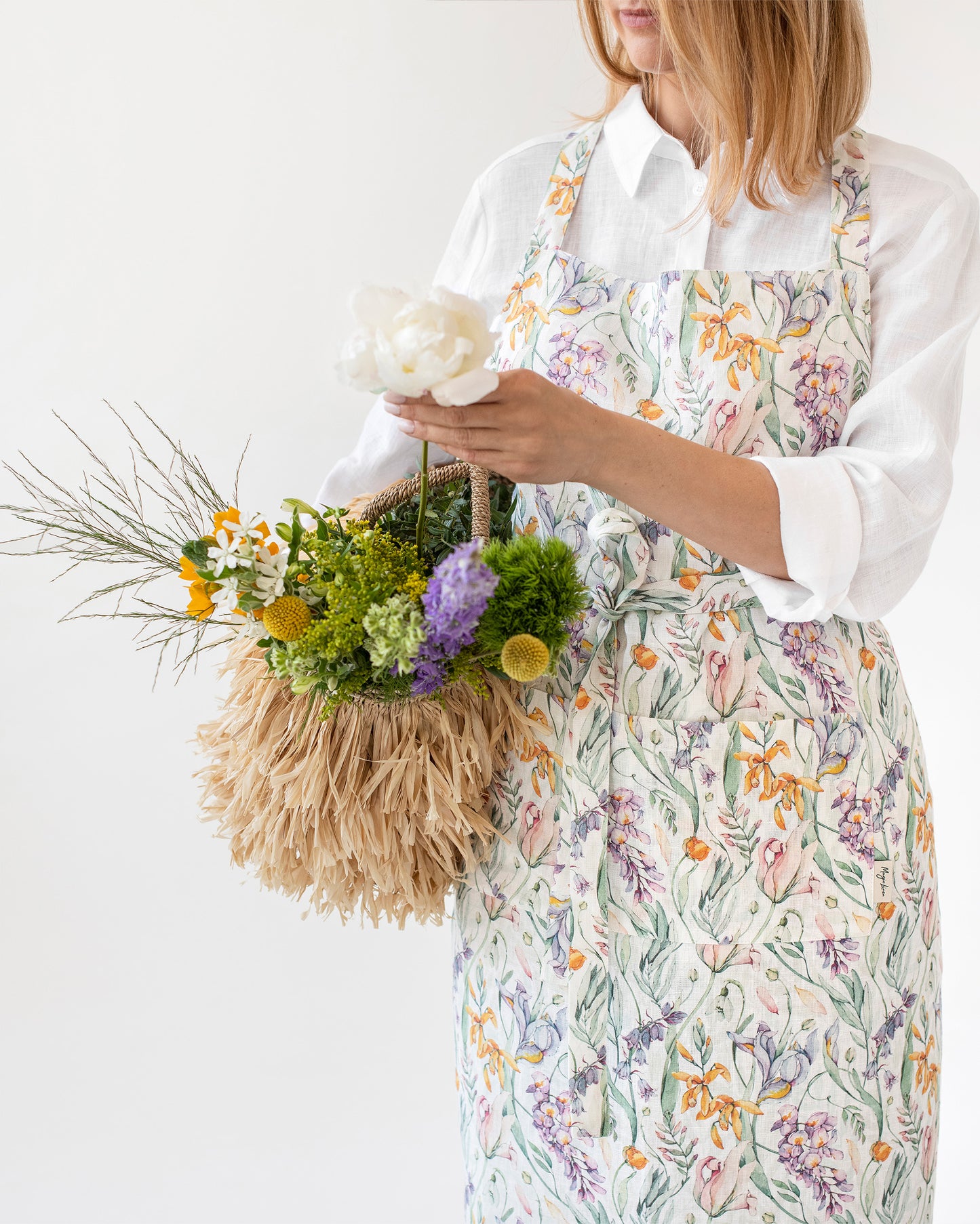 Linen bib apron in Blossom print - MagicLinen