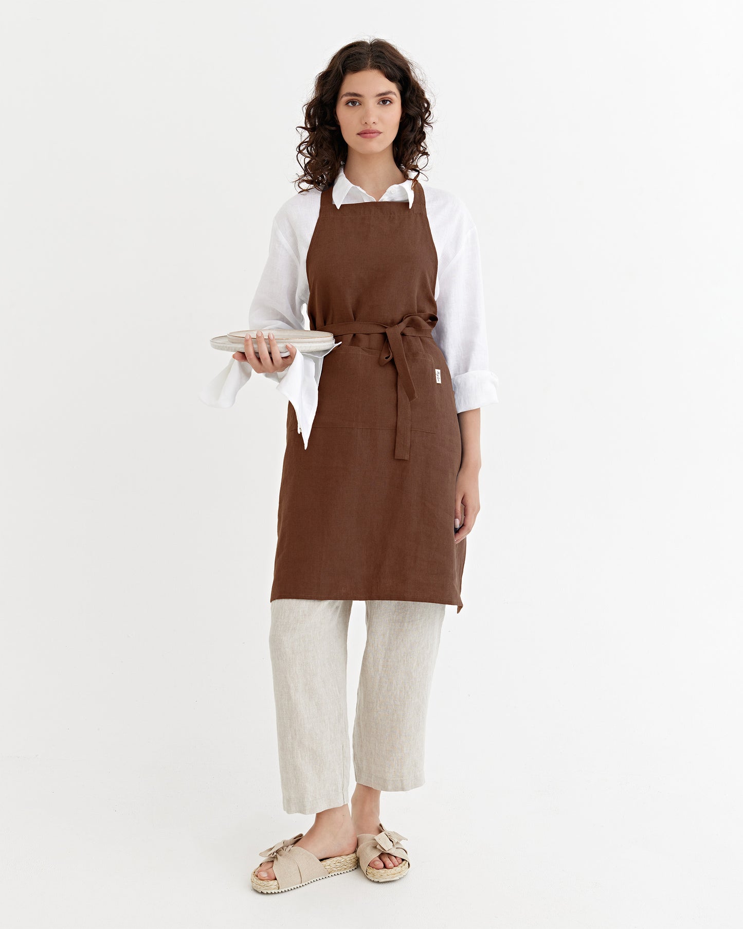 Linen bib apron in Chocolate brown | MagicLinen Linen bib apron in Chocolate brown | MagicLinen
