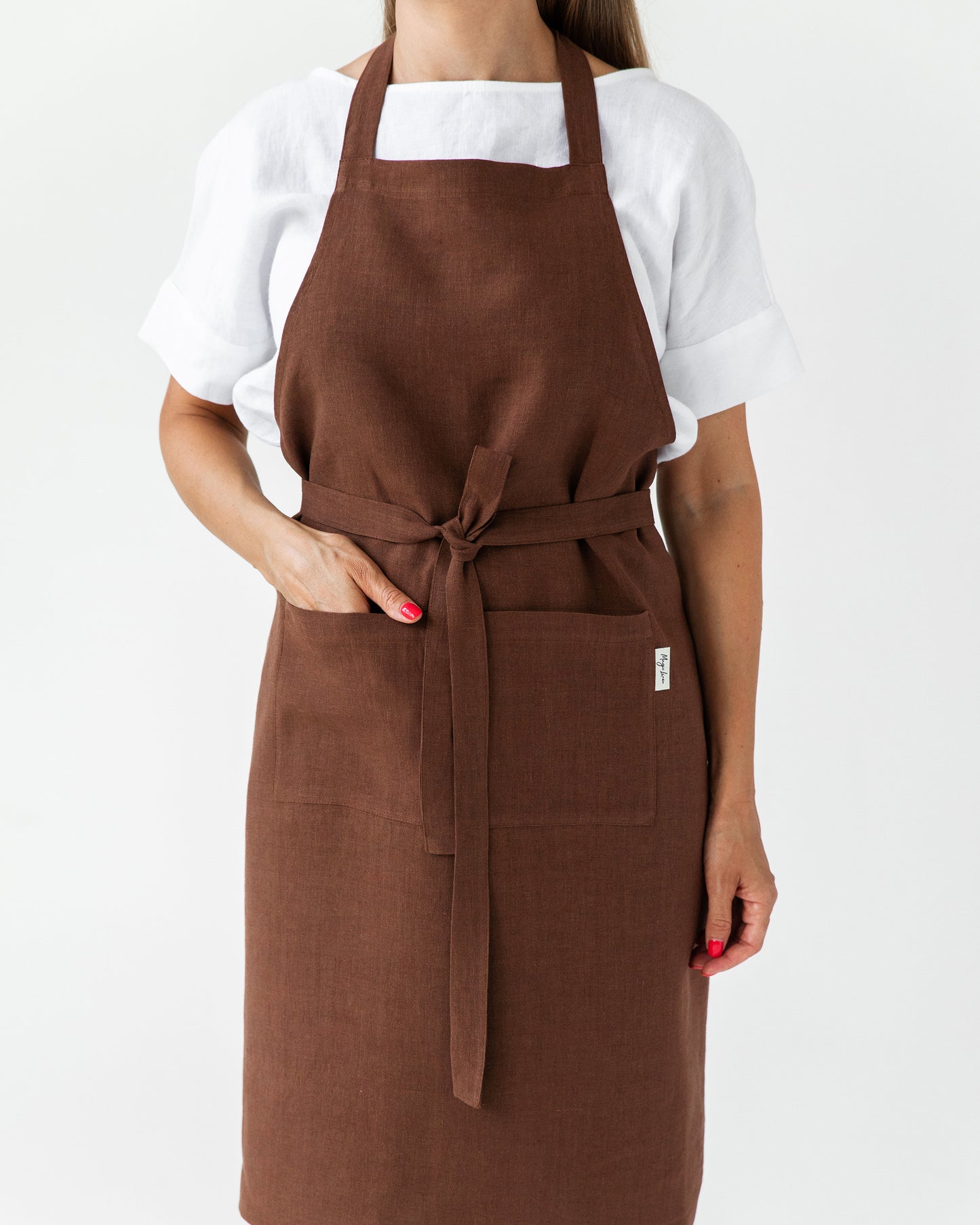 Linen bib apron in Chocolate brown | MagicLinen