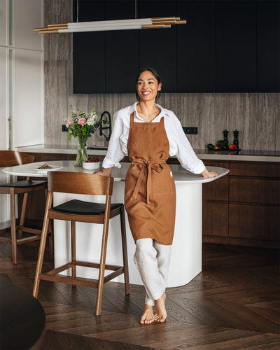 Linen bib apron in Cinnamon - MagicLinen