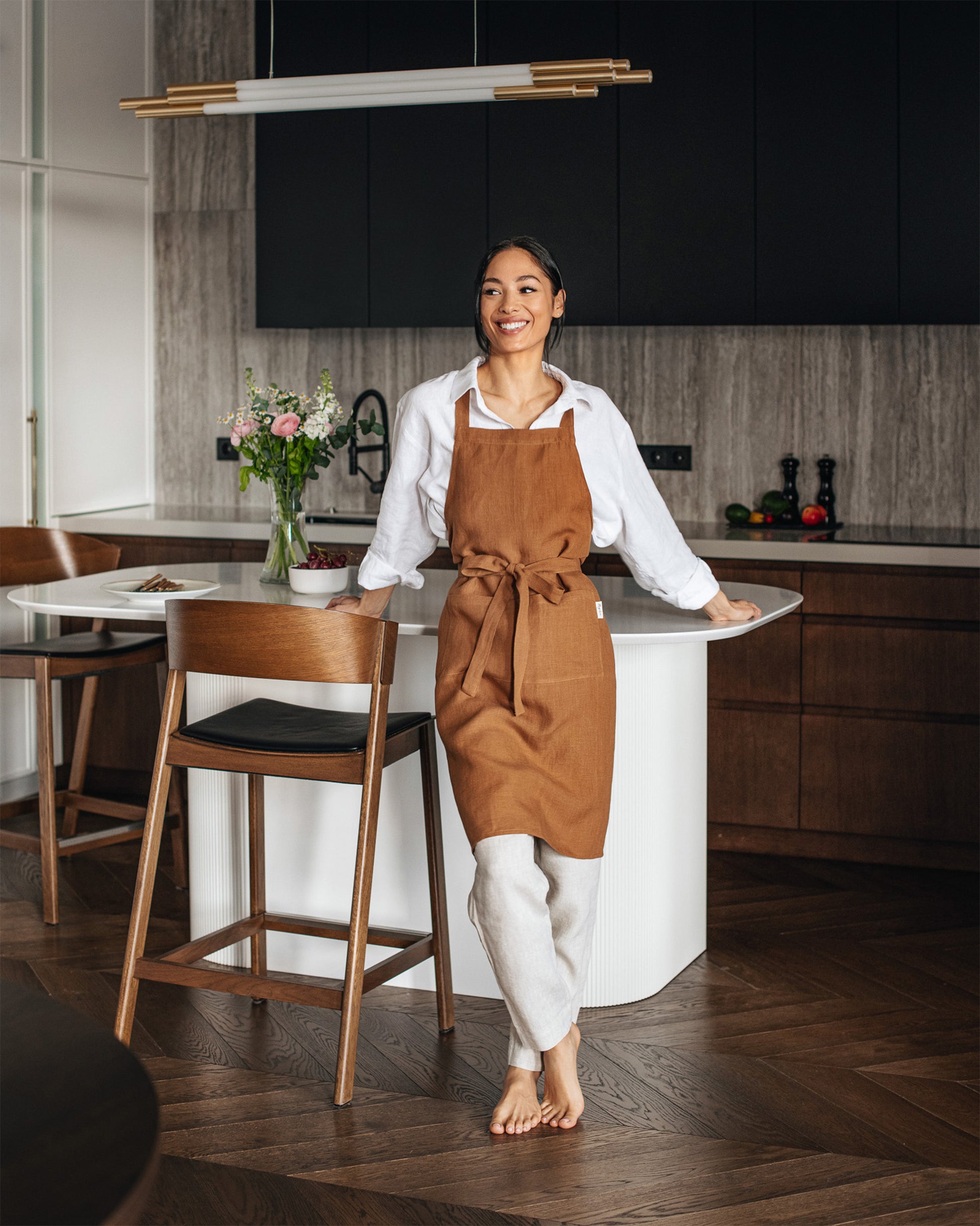 Linen bib apron in Cinnamon | MagicLinen