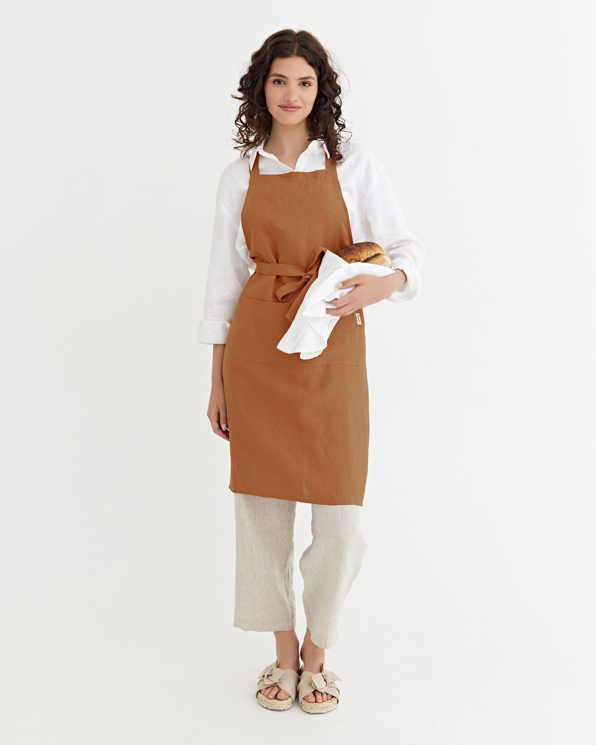 Linen bib apron Cinnamon