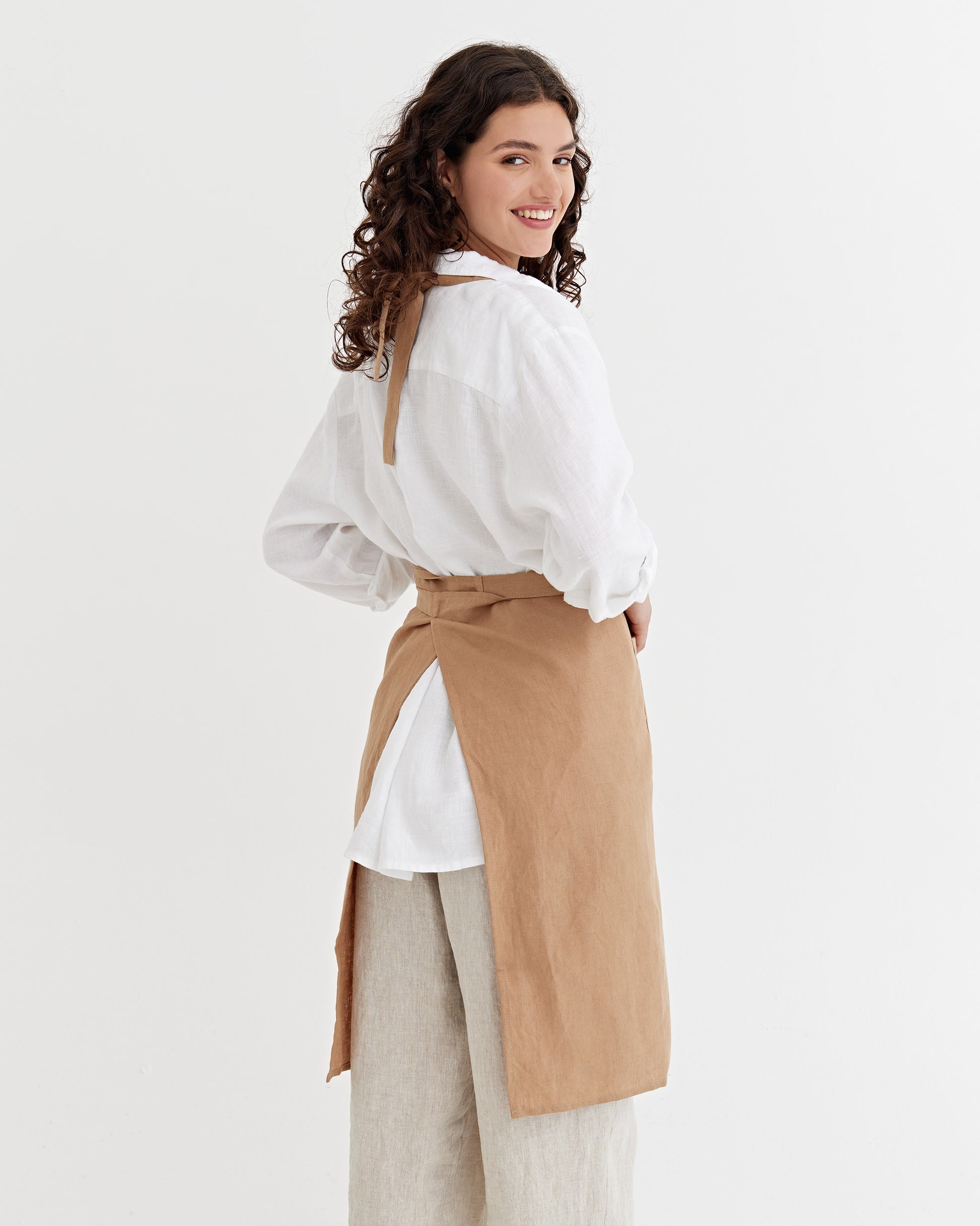 Linen bib apron in Latte | MagicLinen