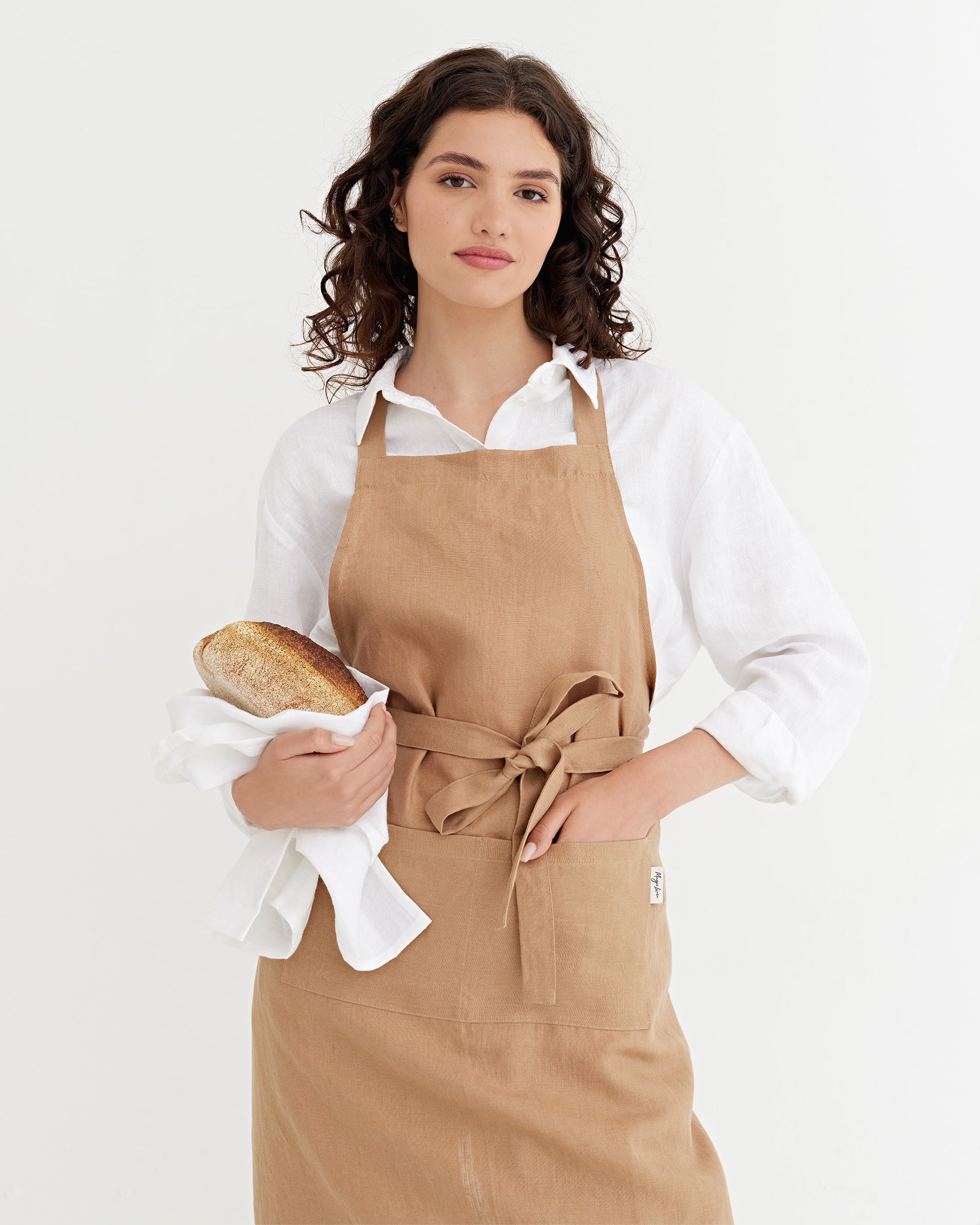 Linen bib apron in Latte | MagicLinen