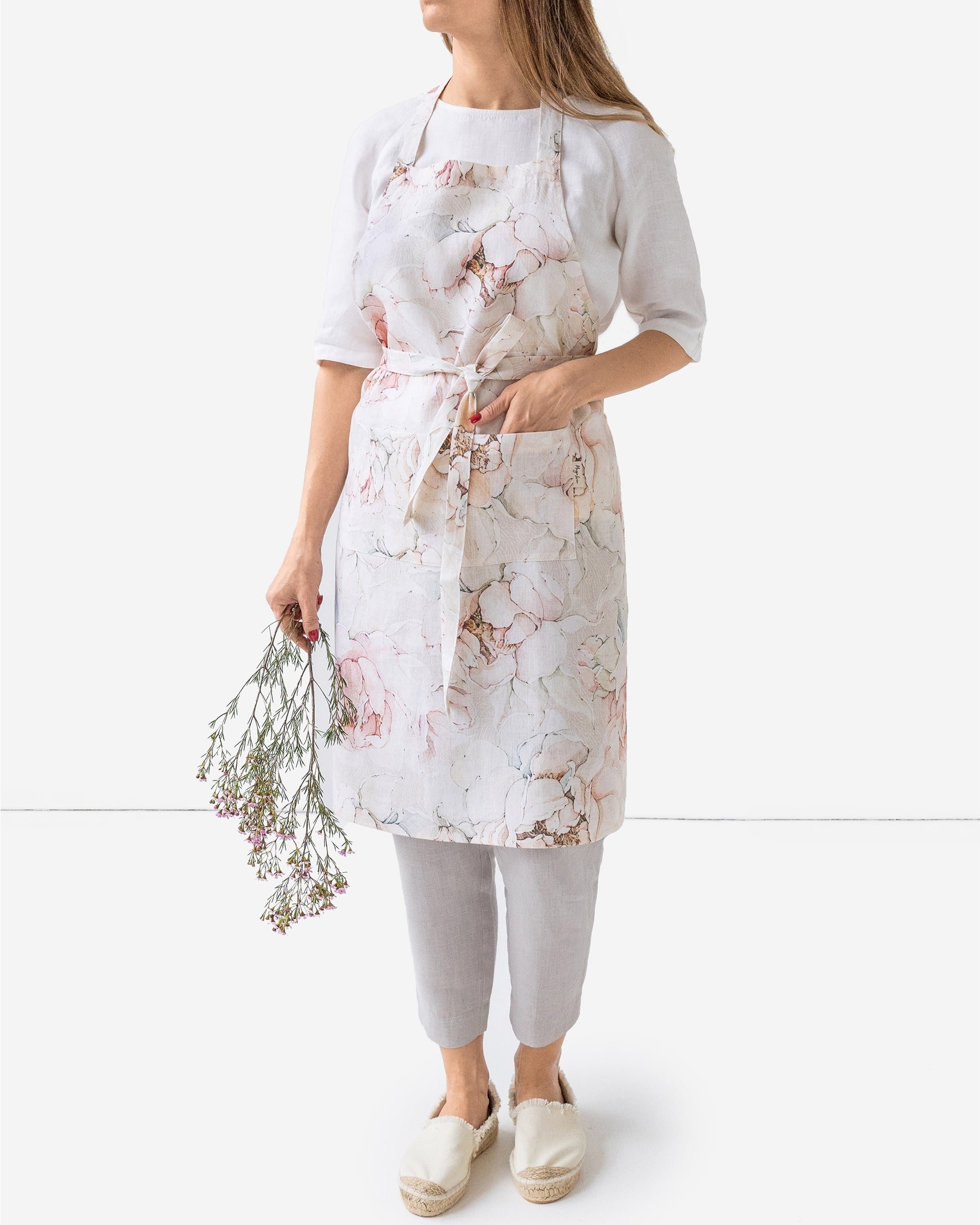 Linen bib apron in Pastel peonies Print | MagicLinen