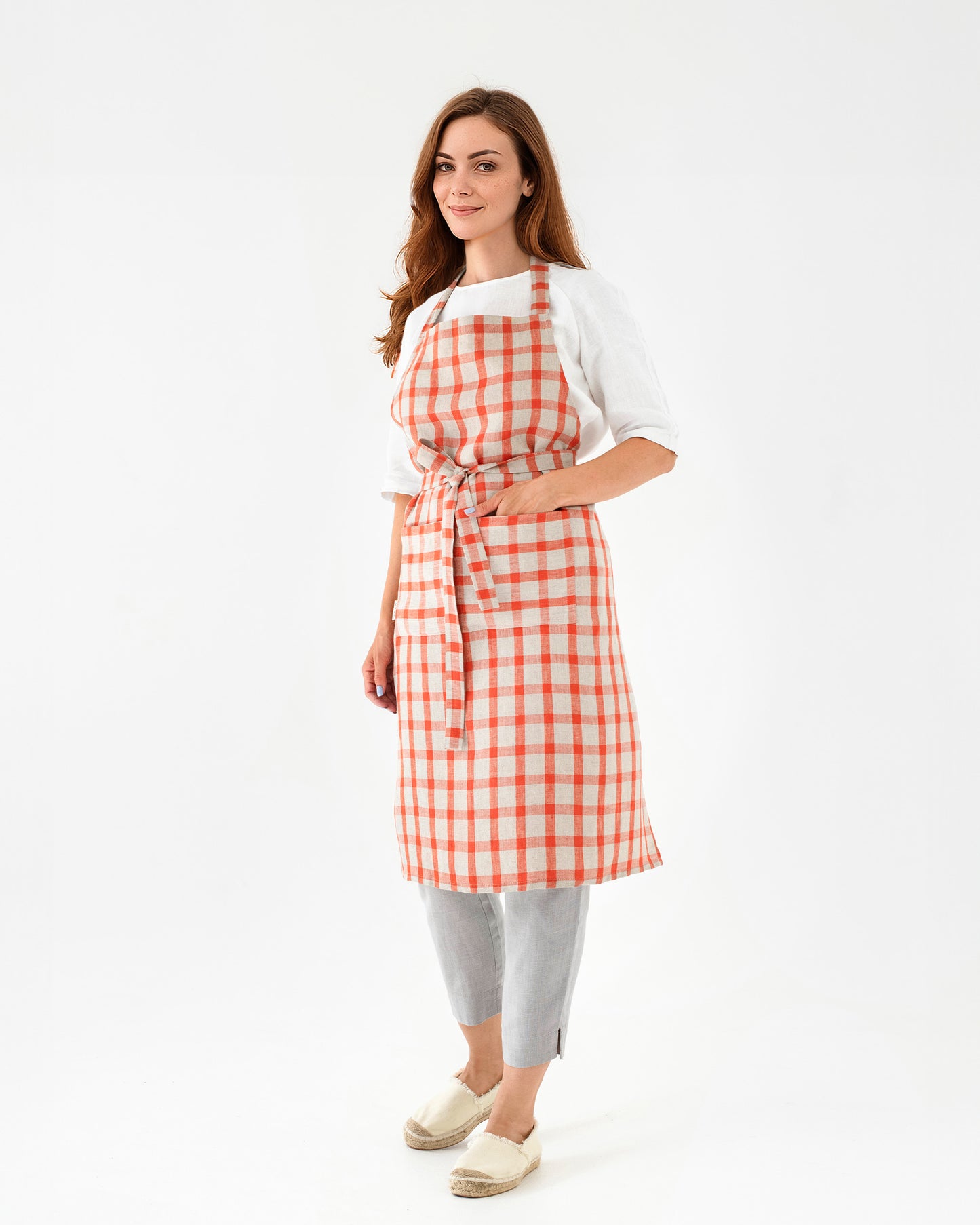 Linen bib apron in Red gingham